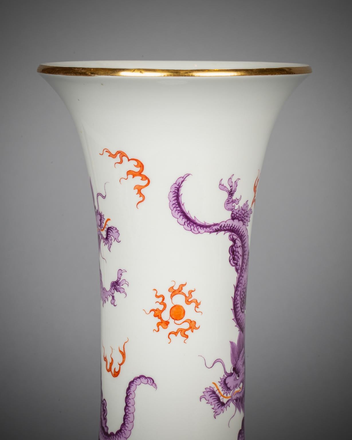 20ième siècle Deux vases cylindriques en porcelaine allemande, Meissen Porcelain, 20e siècle en vente