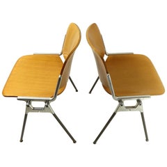 Deux chaises Giancarlo Piretti DSC Axis 106 pour Castelli