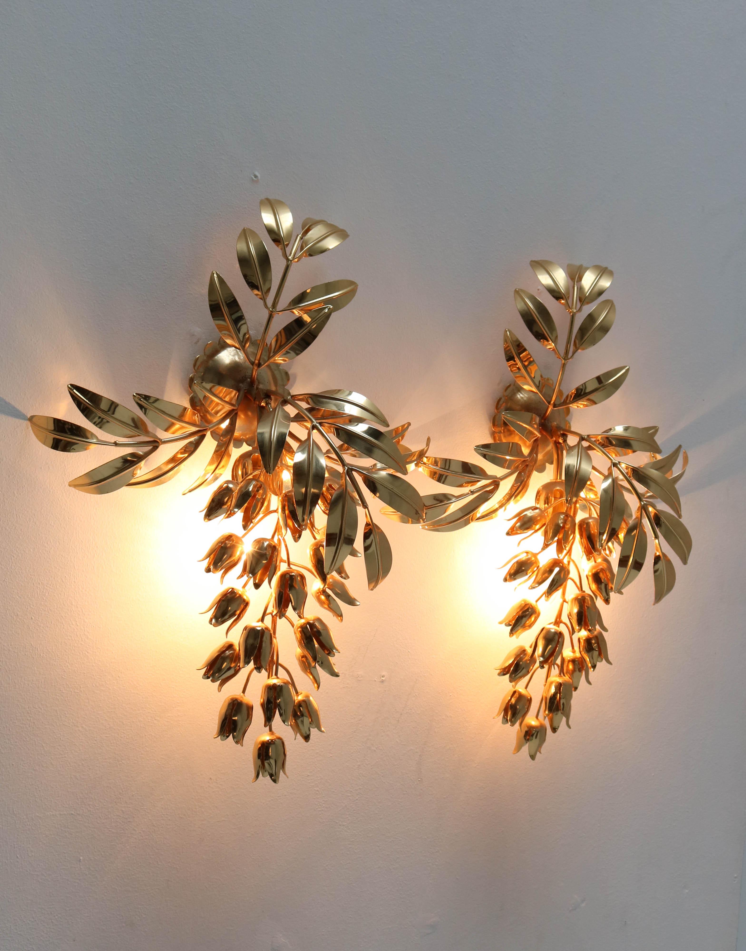 Two Gilt Metal Hollywood Regency Palm Tree Wall Lights or Sconces by Hans Kögl In Excellent Condition In Amsterdam, NL