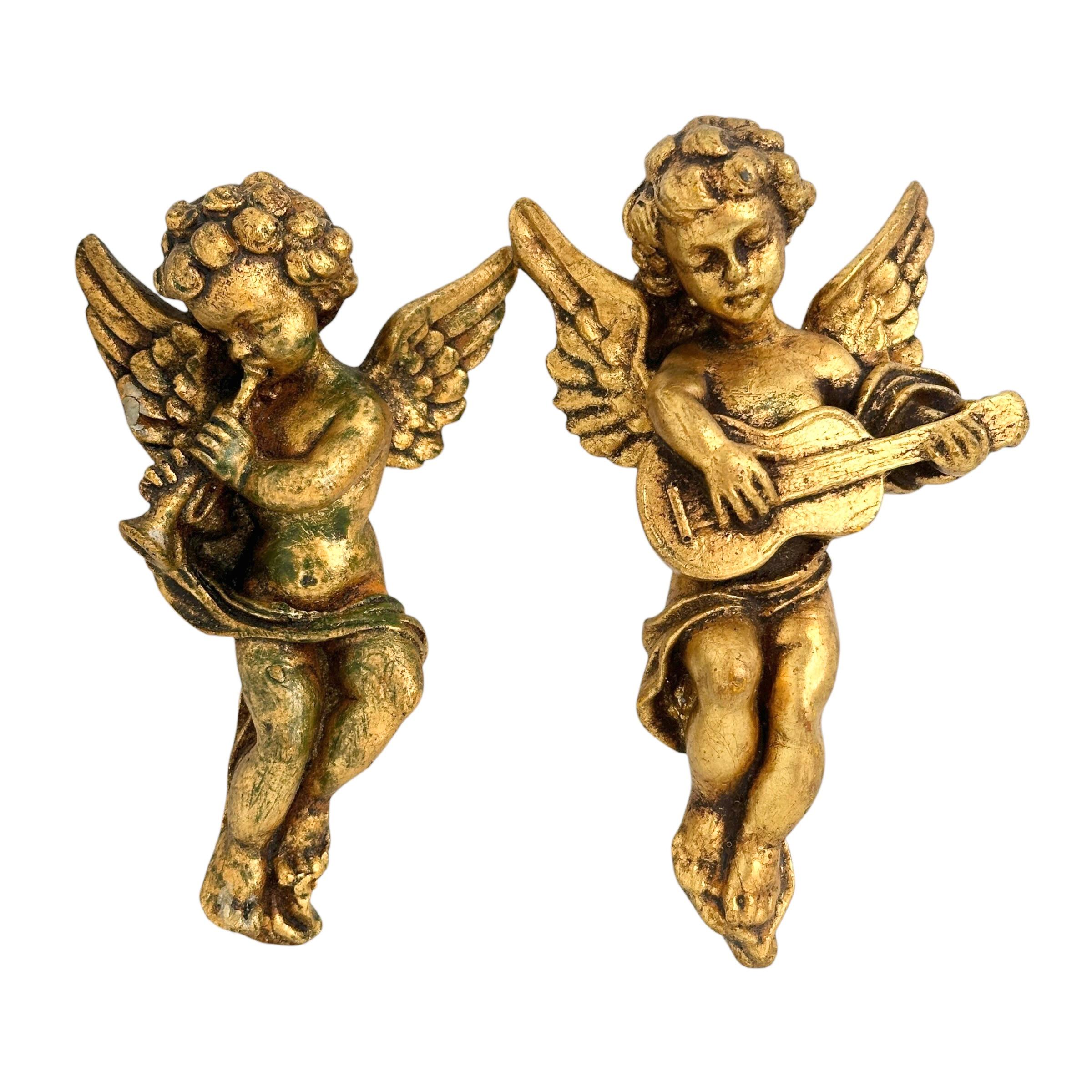 Bellissimi angeli cherubini dorati fatti a mano, trovati in una vendita immobiliare a Bologna. Riteniamo che questi pezzi risalgano agli anni '1960 o più vecchi. Una bella aggiunta a qualsiasi stanza. Le dimensioni indicate nella sezione delle