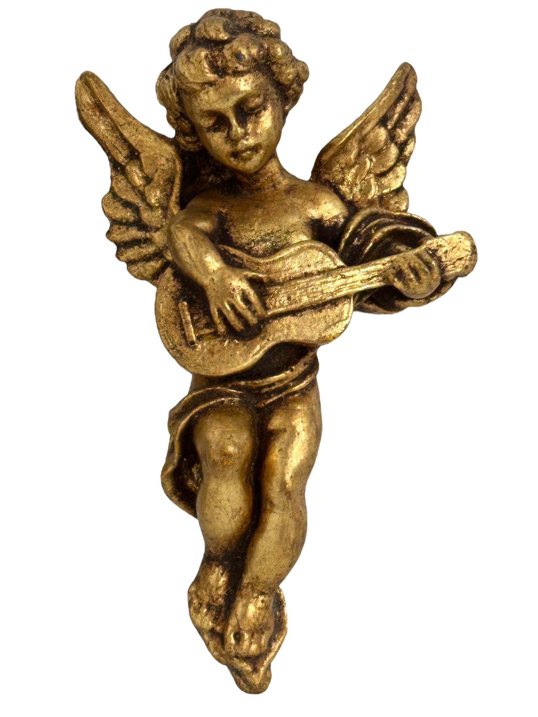 Metà XX secolo Due angeli cherubini musicanti dorati che suonano la chitarra e il flauto, Italia, anni '60 in vendita