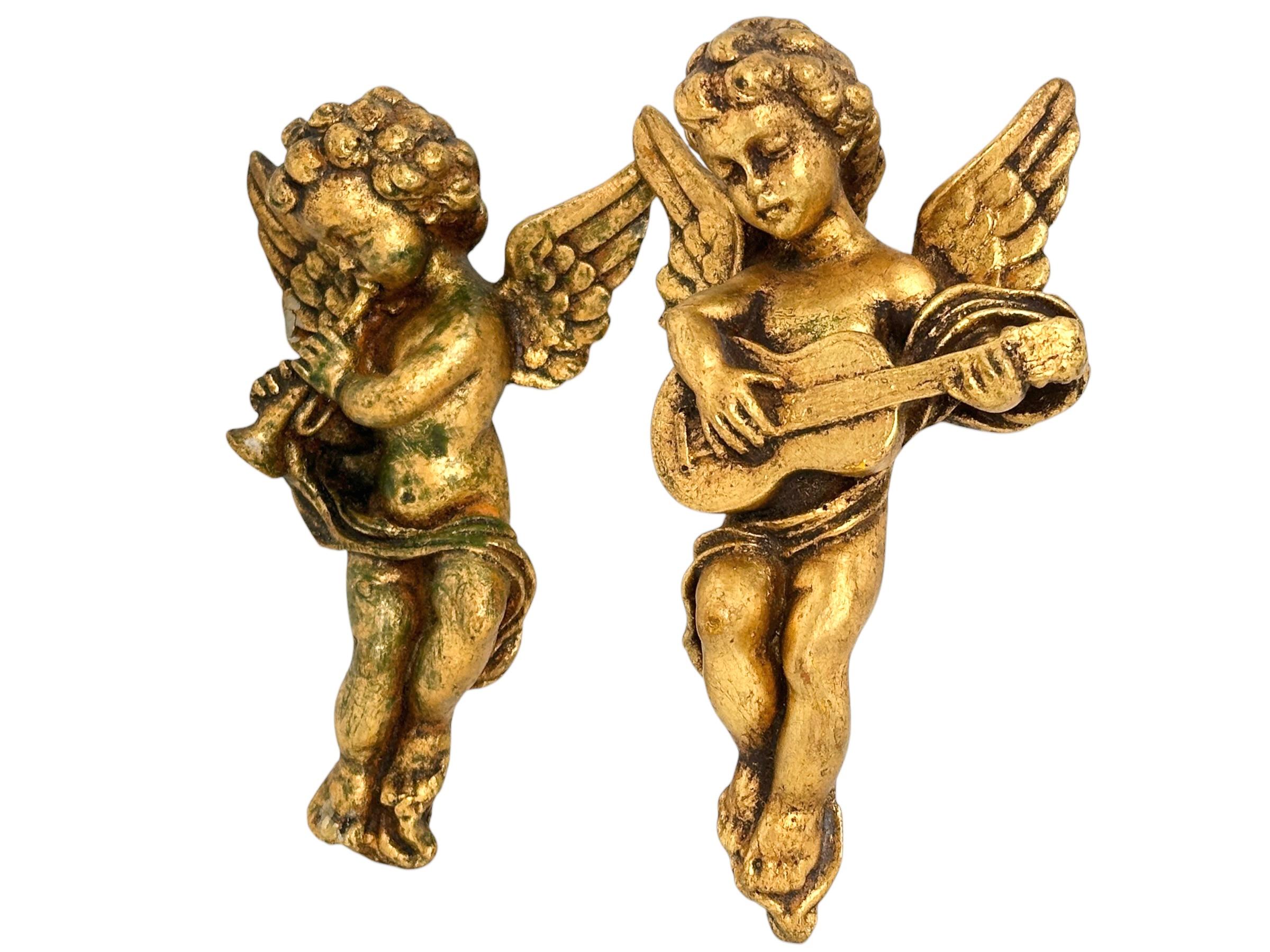 Resina Due angeli cherubini musicanti dorati che suonano la chitarra e il flauto, Italia, anni '60 in vendita