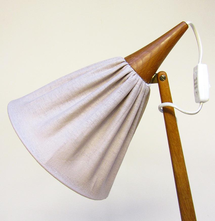 Two Giraffe Floor Lamps by Uno Kristiansson for Luxus 3