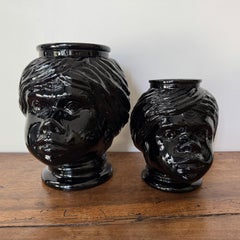 Zwei Glasköpfe mit Darstellungen von Mauren im Stil von Fornasetti, 20. Jahrhundert