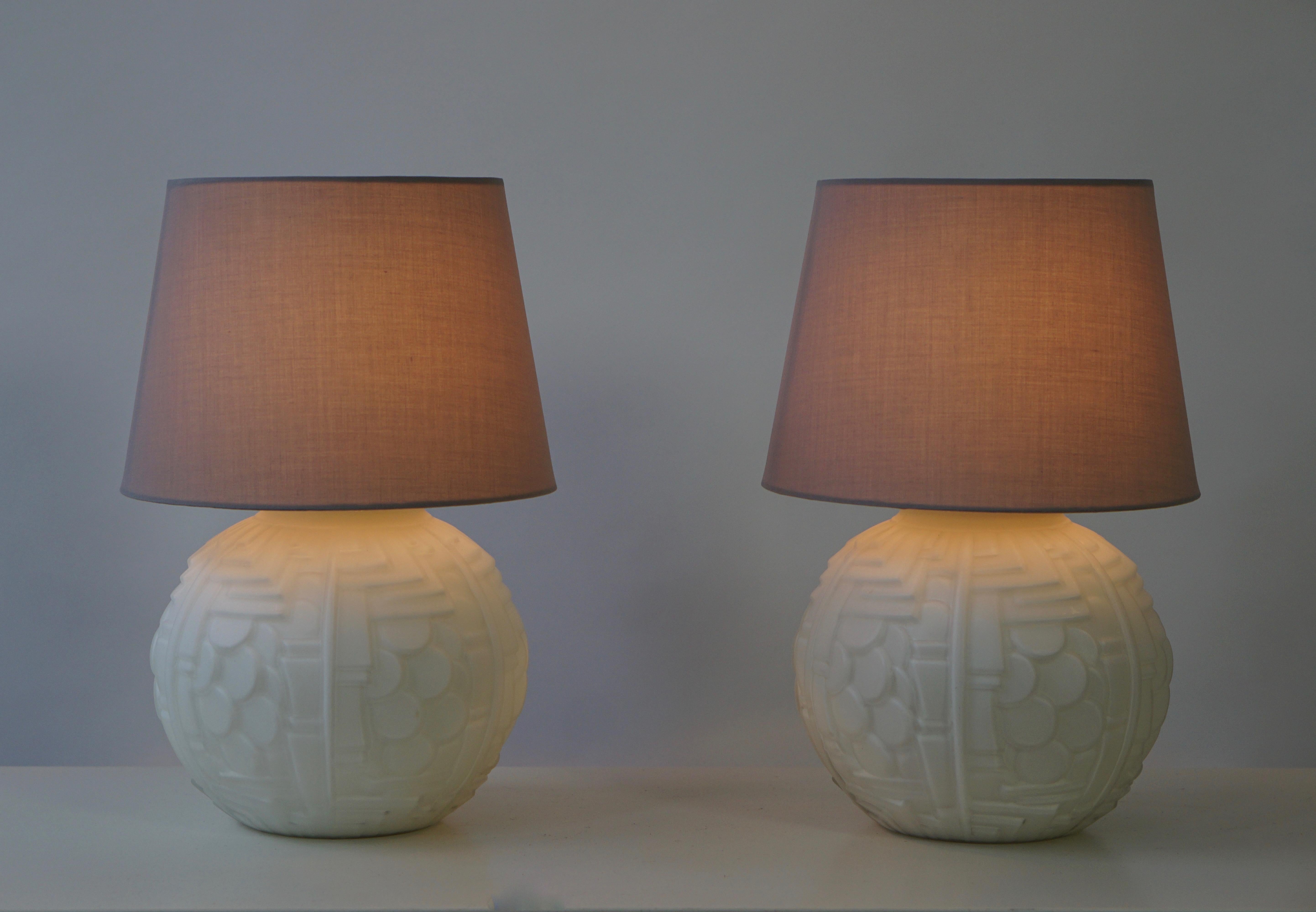 20ième siècle Deux lampes de table verre en vente
