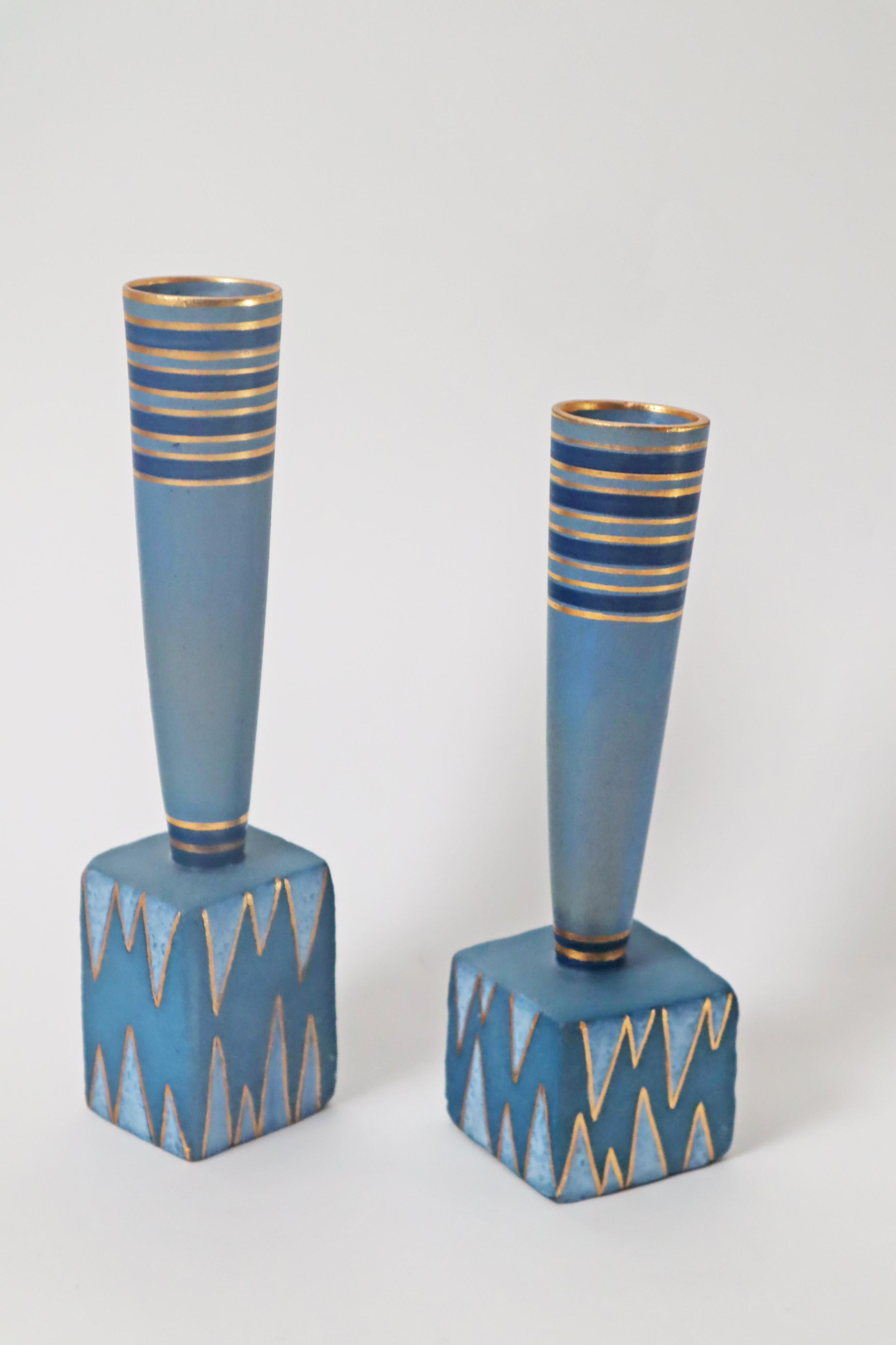 Danese Due vasi postmoderni blu oro di Allan Hytholm, Danimarca, anni '80 in vendita