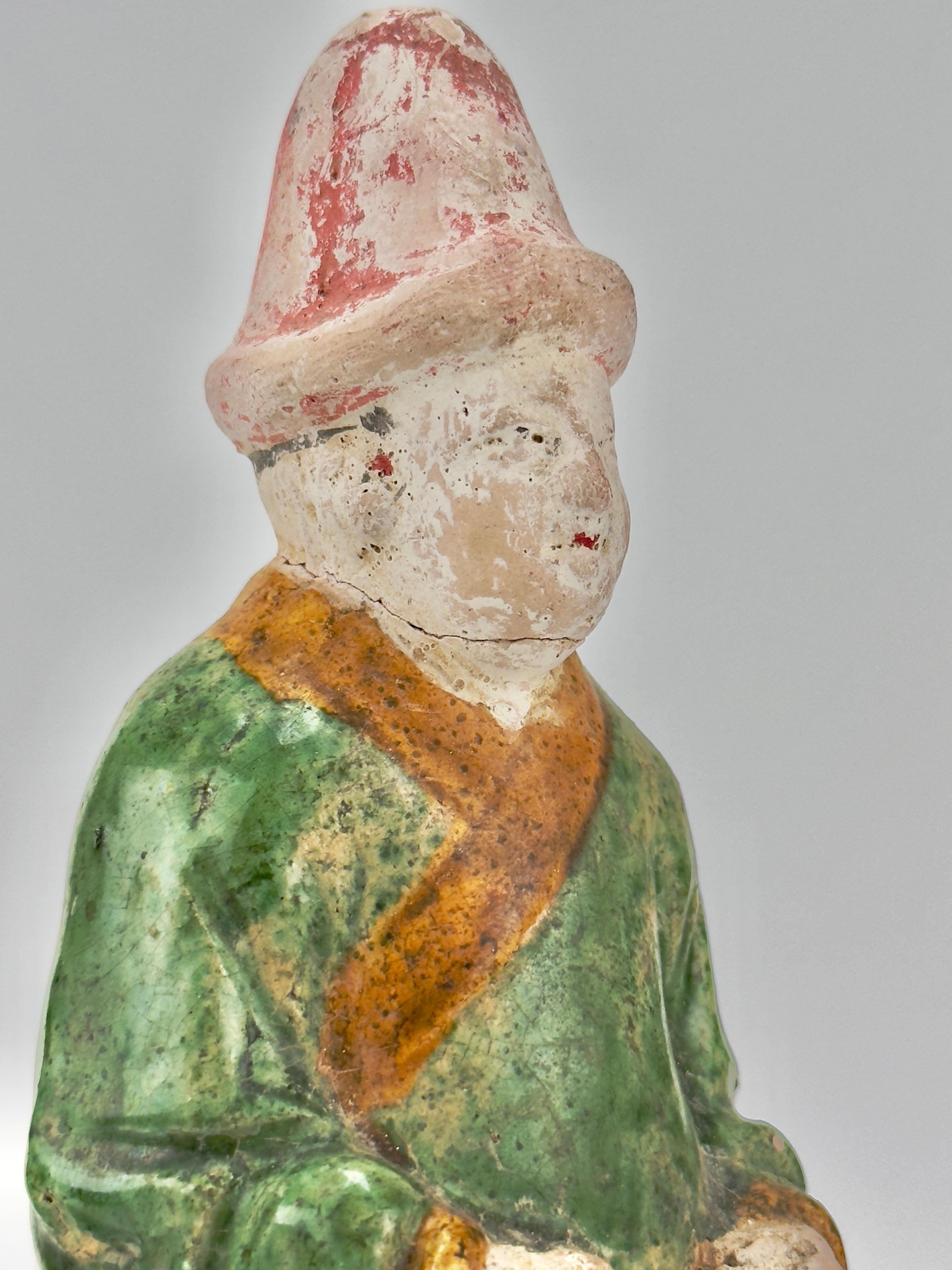 Two green glazed figures, Ming dynasty (1368-1644) For Sale 2