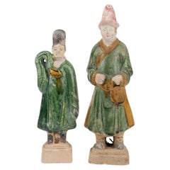 Zwei grün glasierte Figuren, Ming Dynasty (1368-1644)