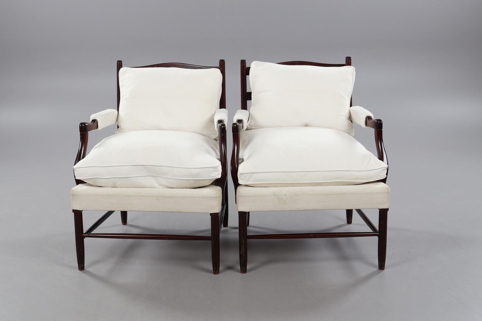 Coton Paire de fauteuils Gripsholm, Arne Norell. Revêtement en lin blanc cassé. en vente