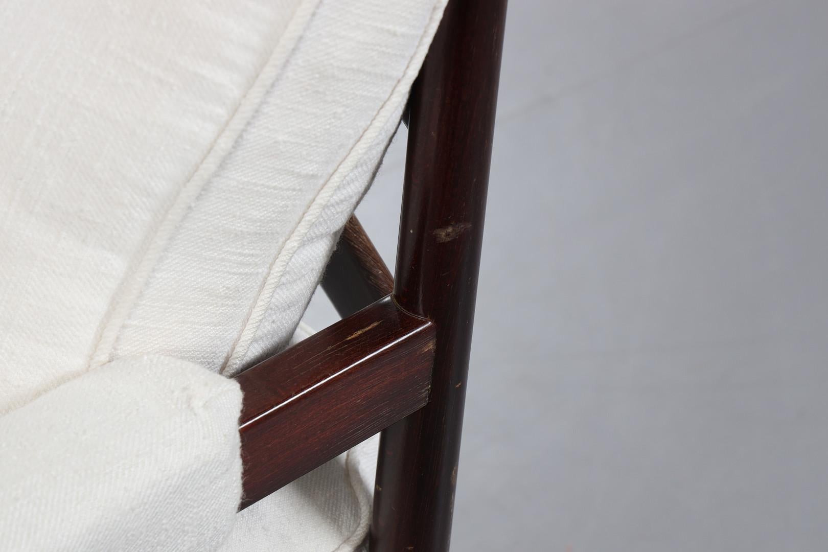 Paire de fauteuils Gripsholm, Arne Norell. Revêtement en lin blanc cassé.  en vente 1