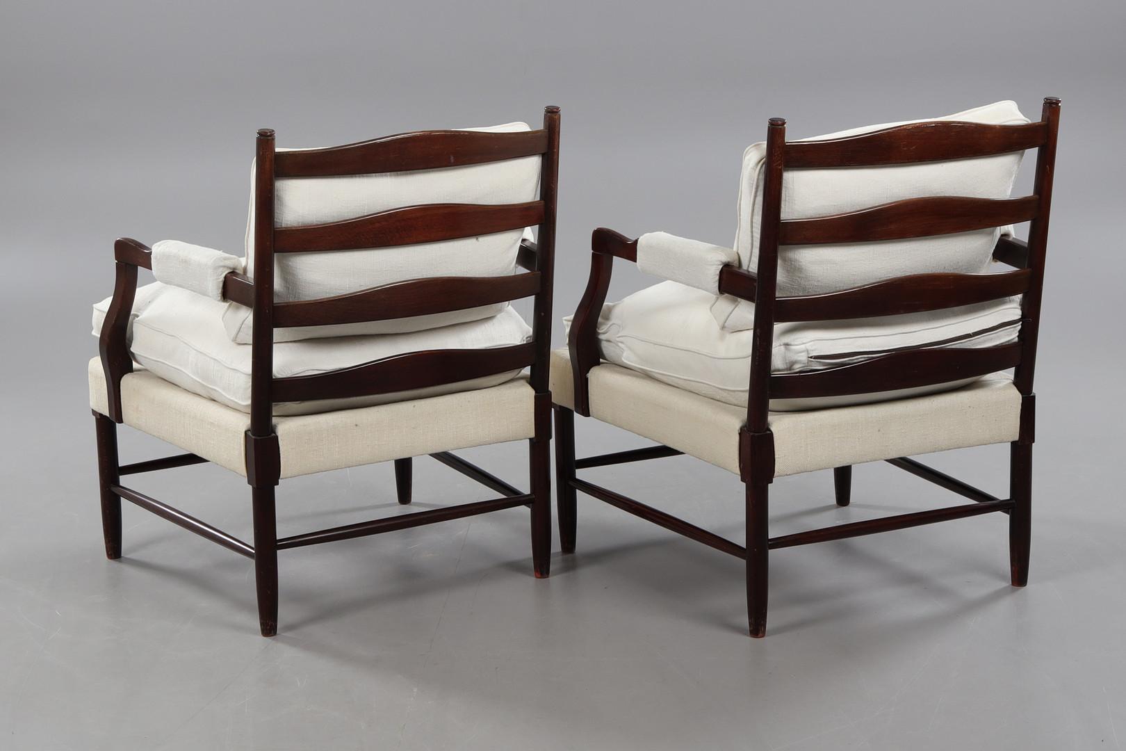 Paire de fauteuils Gripsholm, Arne Norell. Revêtement en lin blanc cassé. en vente 3