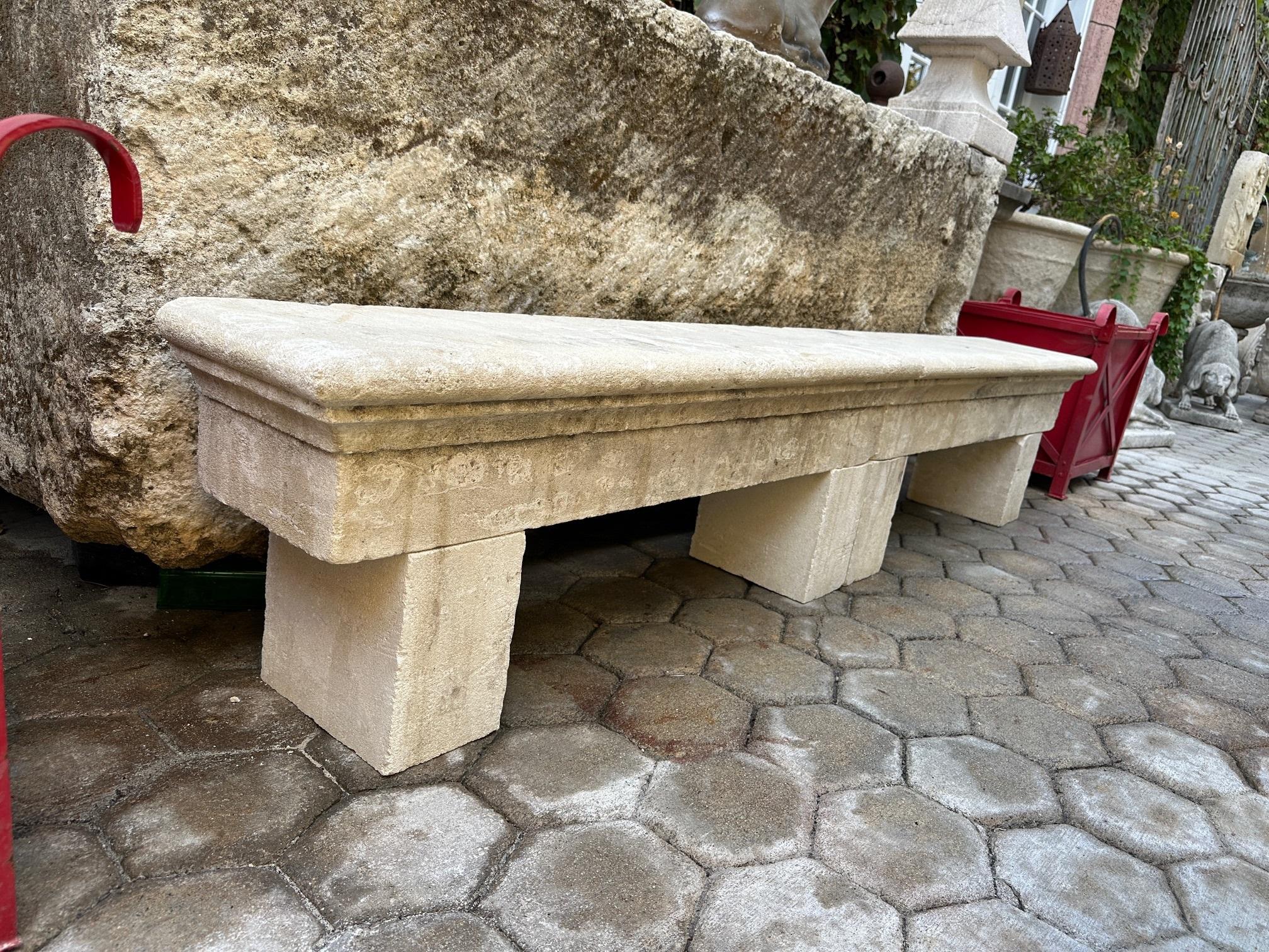 DOS Asiento de banco de jardín rústico de piedra tallada a mano Antiguo Paisaje de interior al aire libre en venta 5