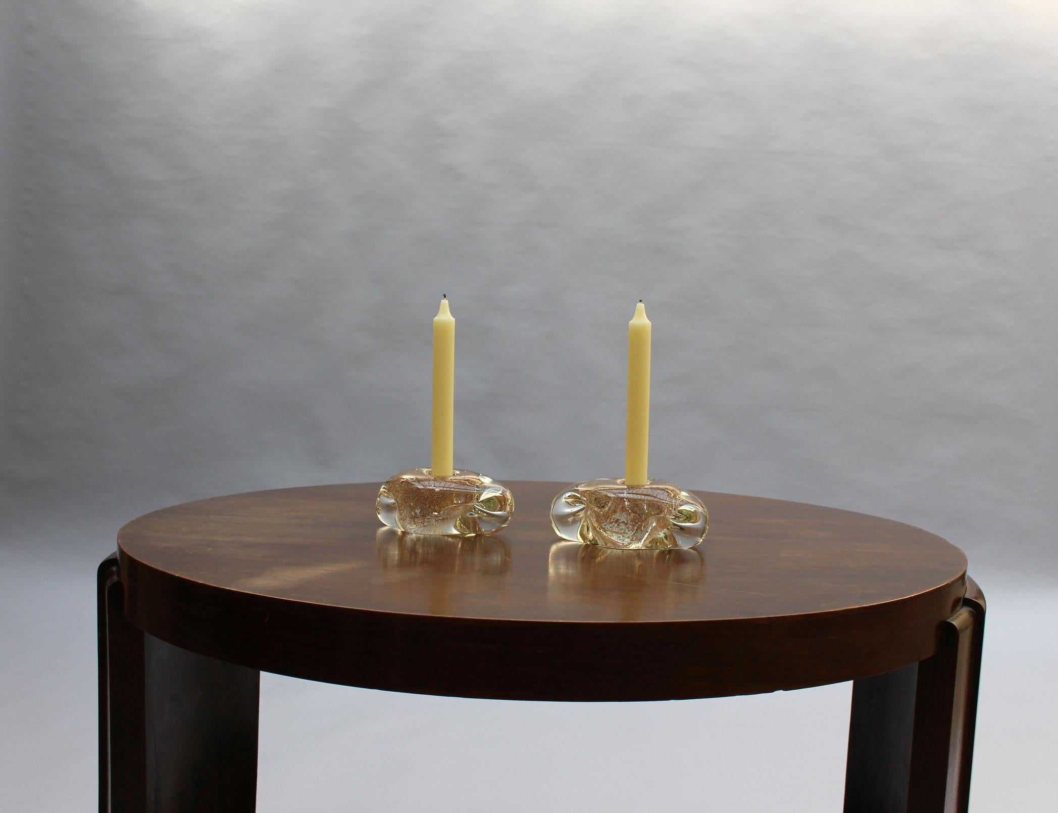 André THURET (1898-1965) - A pair of fine clear glass candlesticks with inclusions of metal oxides

Signed on bottom with diamond point: Andre Thuret

Dimensions listed are the larger of the two.