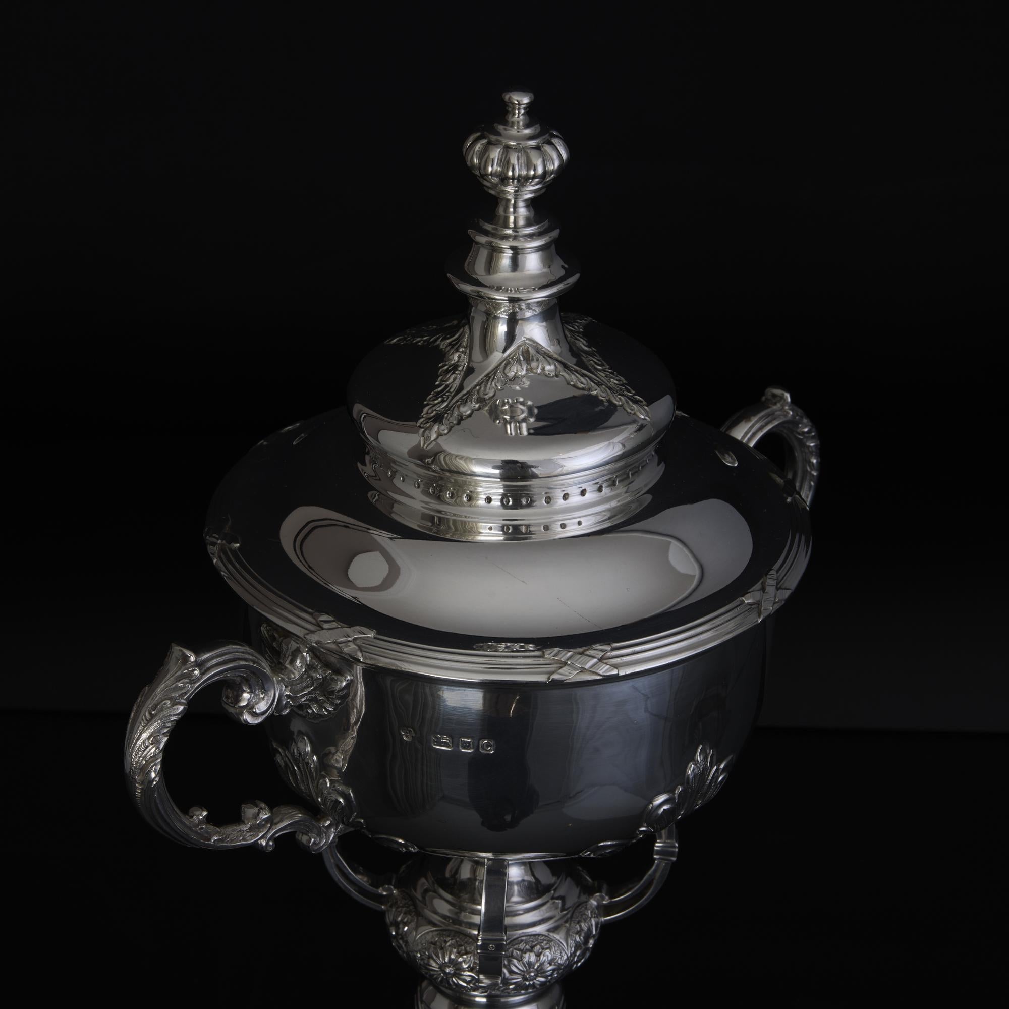 Two-handled handmade silver trophy cup & cover In Good Condition For Sale In London, GB