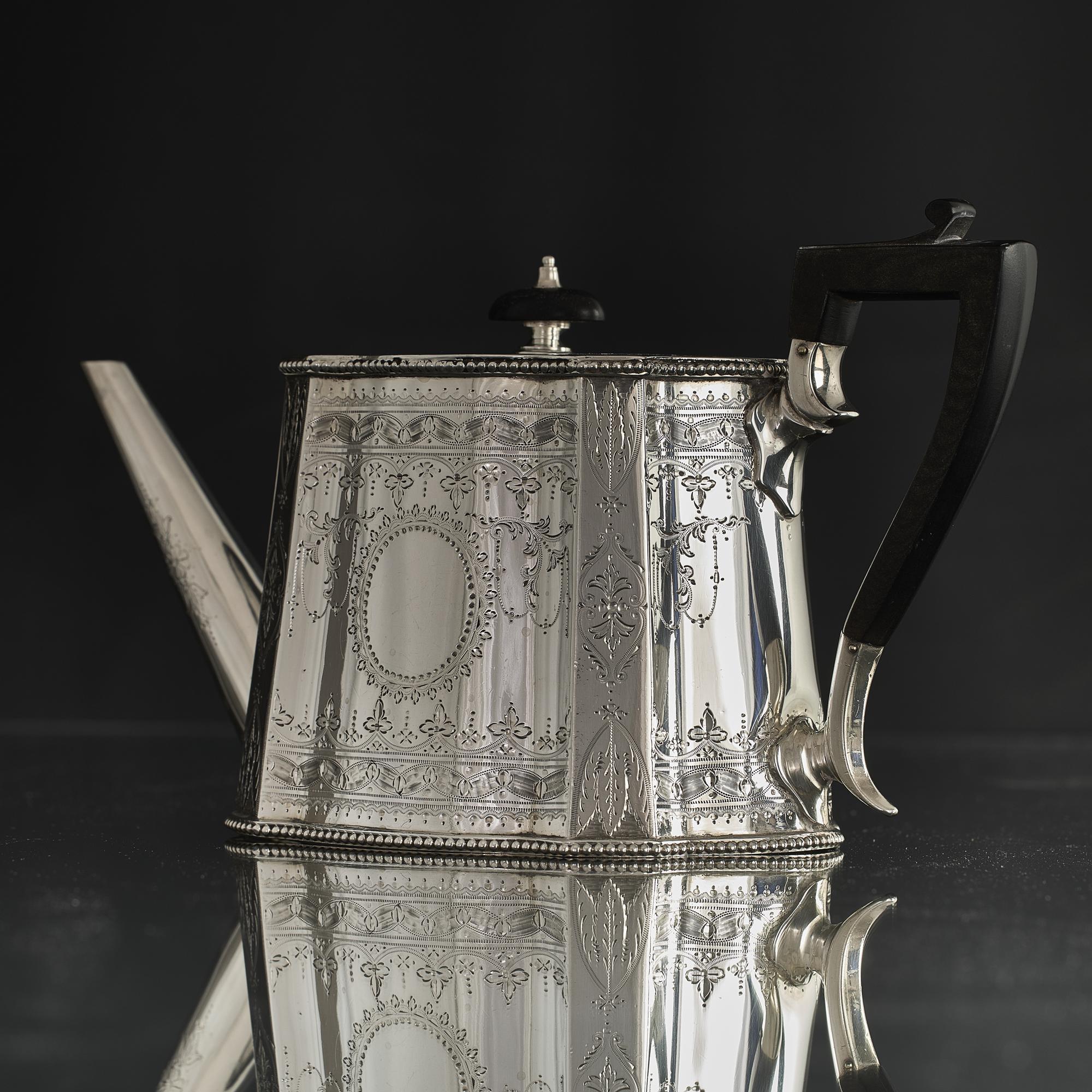 Sterling Silver Large Victorian can-shaped silver teapot For Sale