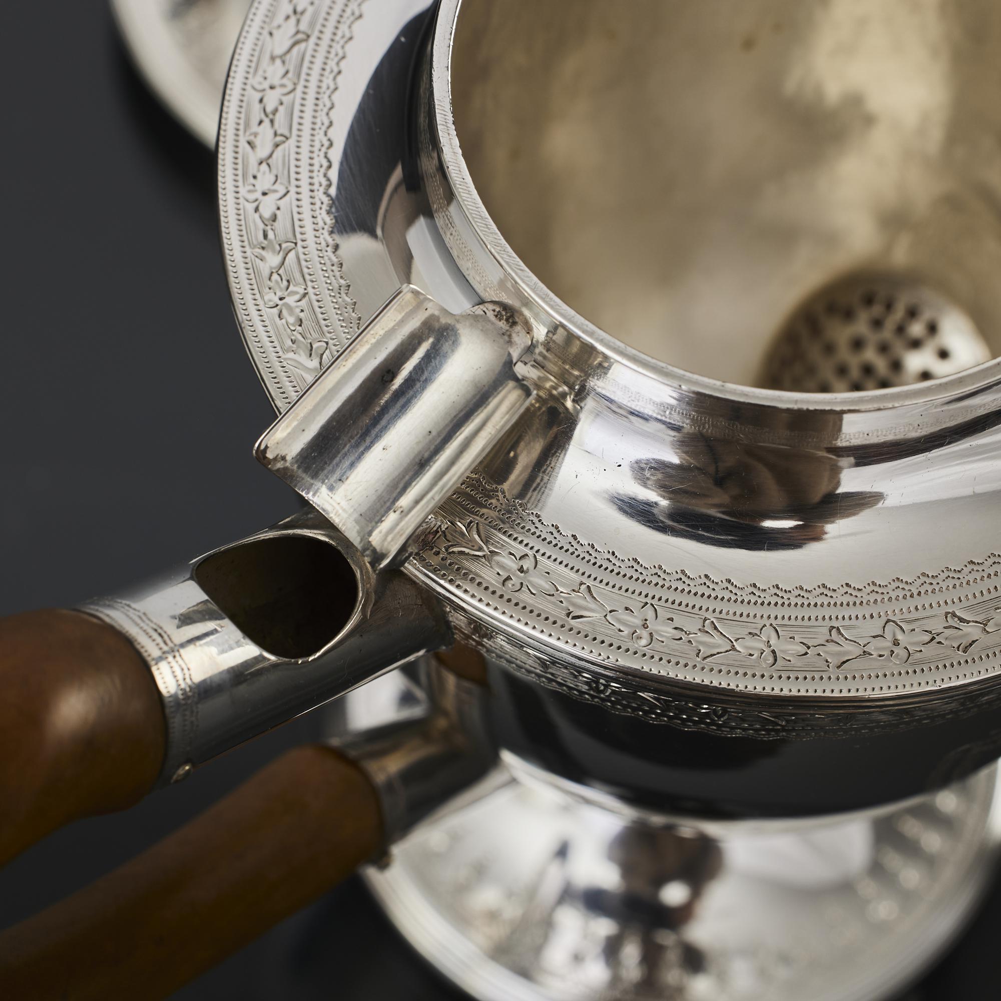 George III silver argyle gravy jug 4