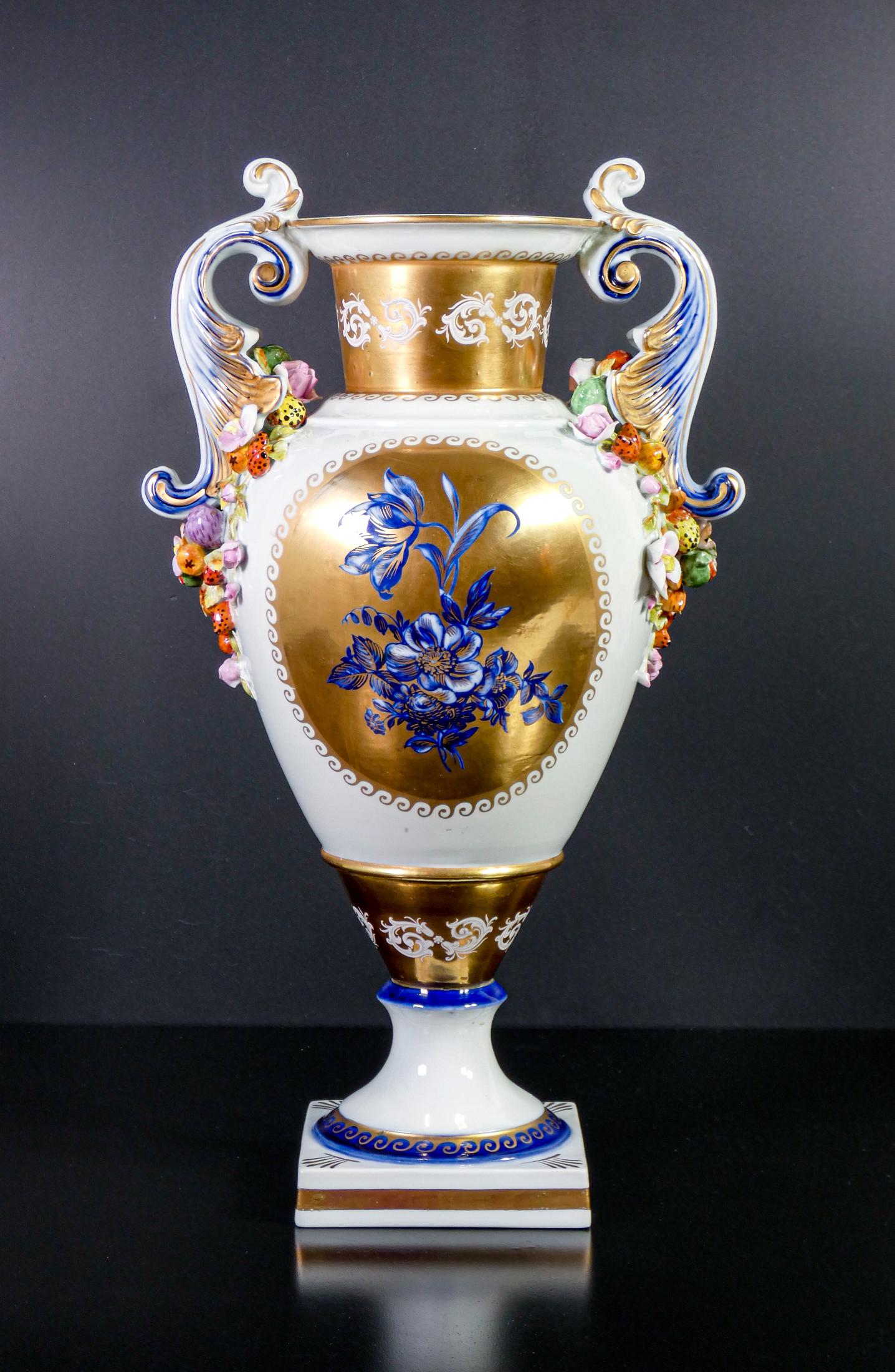 Two-handled vase in SÈVRES porcelain, modeled and painted by hand.
The porcelain decorations, modeled and painted by hand, at the base of the handles make the piece unique in its kind. The object also boasts an excellent state of conservation, free