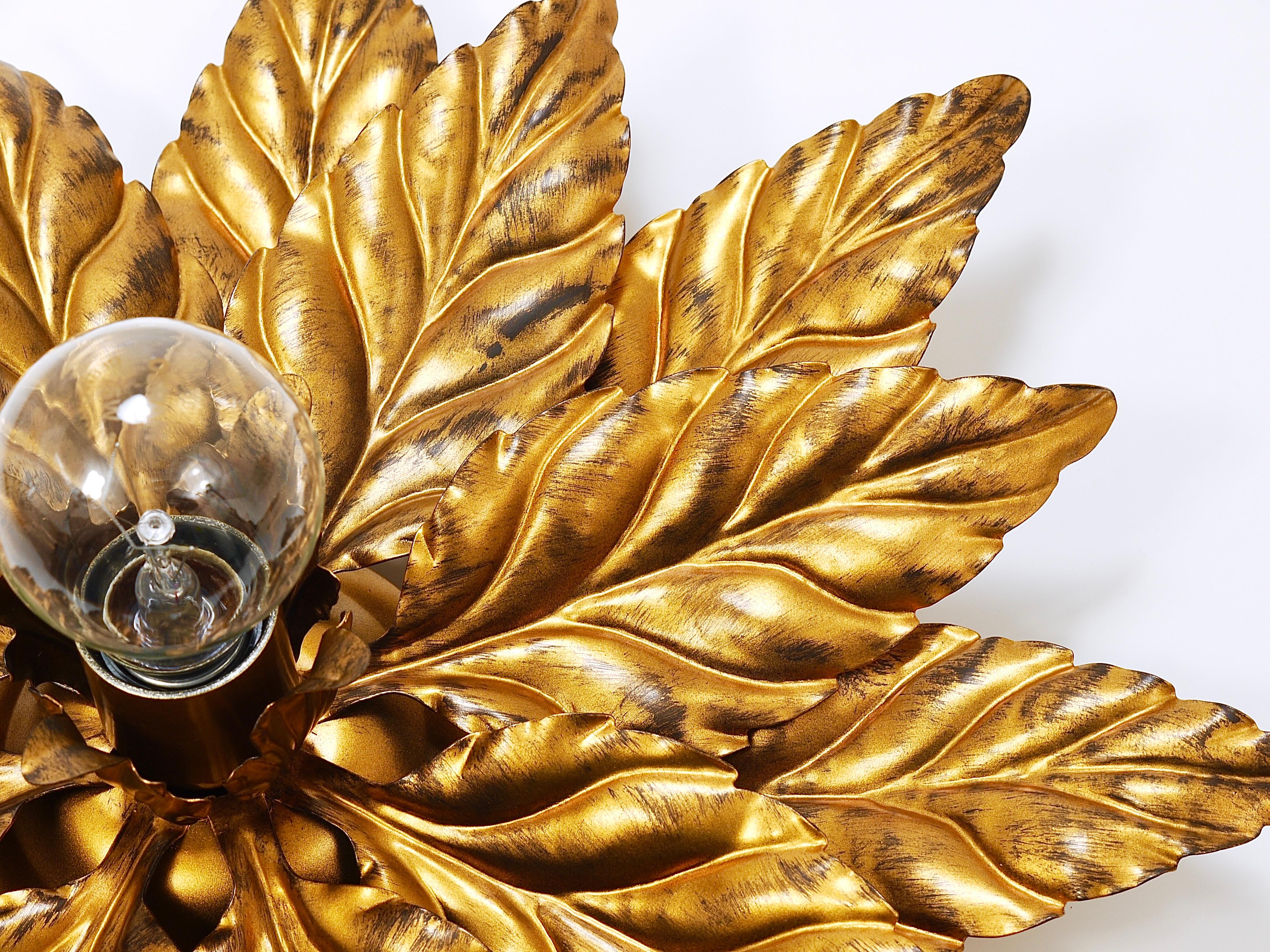 Tedesco 4x Hans Kögl Hollywood Regency Florentine Gilt metallo parete soffitto luce sconce in vendita