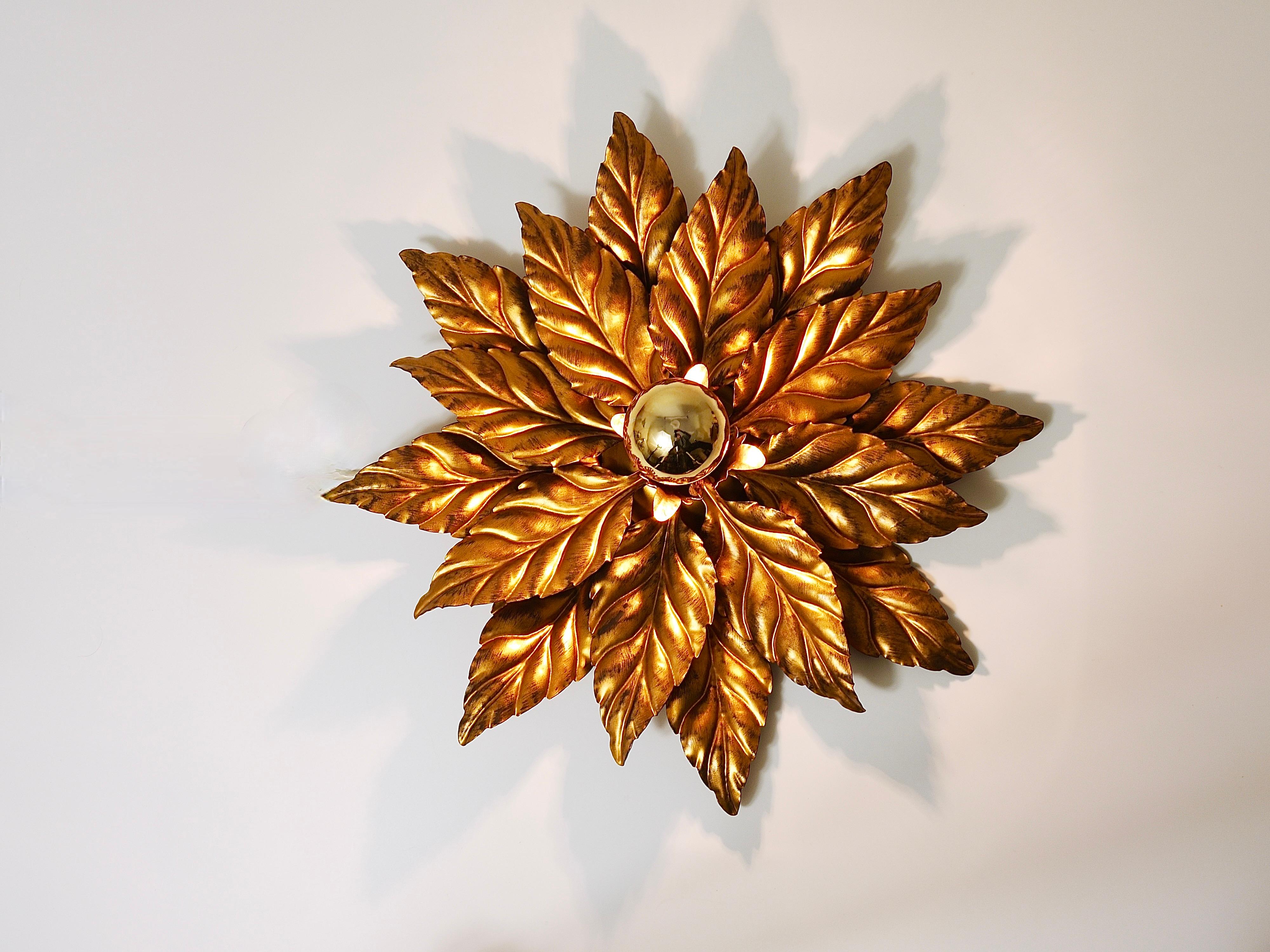 Dorato 4x Hans Kögl Hollywood Regency Florentine Gilt metallo parete soffitto luce sconce in vendita