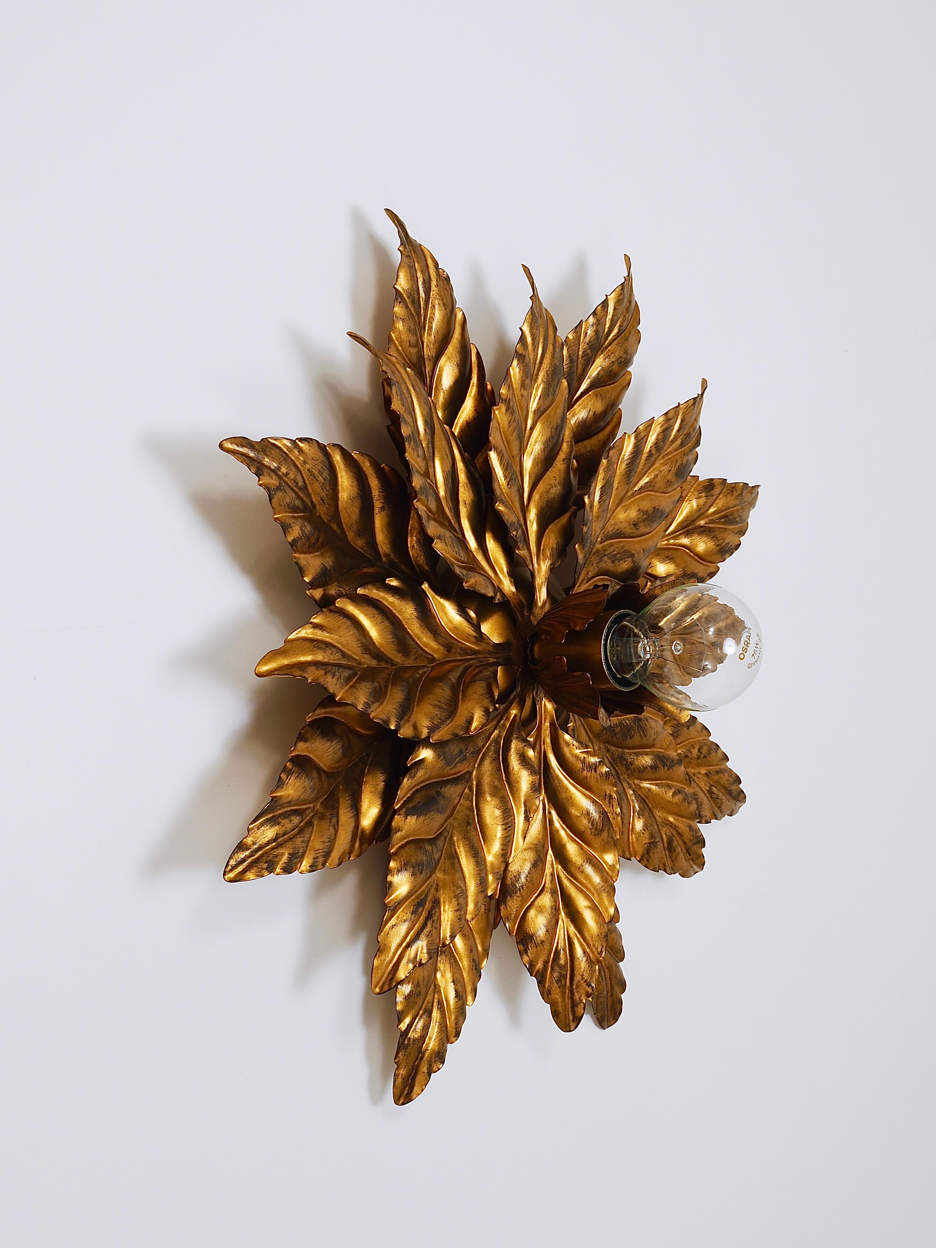 4x Hans Kögl Hollywood Regency Florentine Gilt metallo parete soffitto luce sconce In condizioni buone in vendita a Vienna, AT