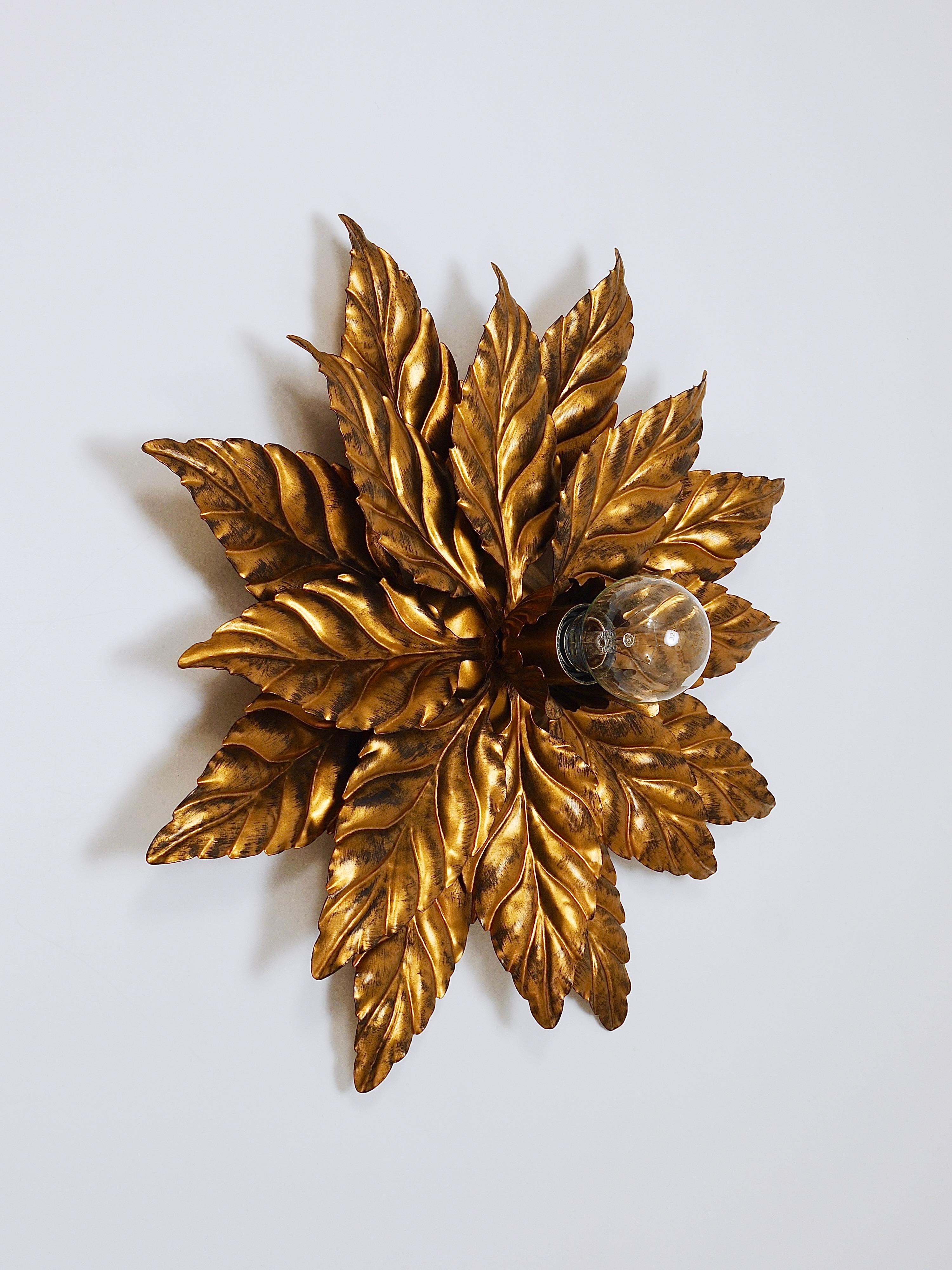 Fine XX secolo 4x Hans Kögl Hollywood Regency Florentine Gilt metallo parete soffitto luce sconce in vendita