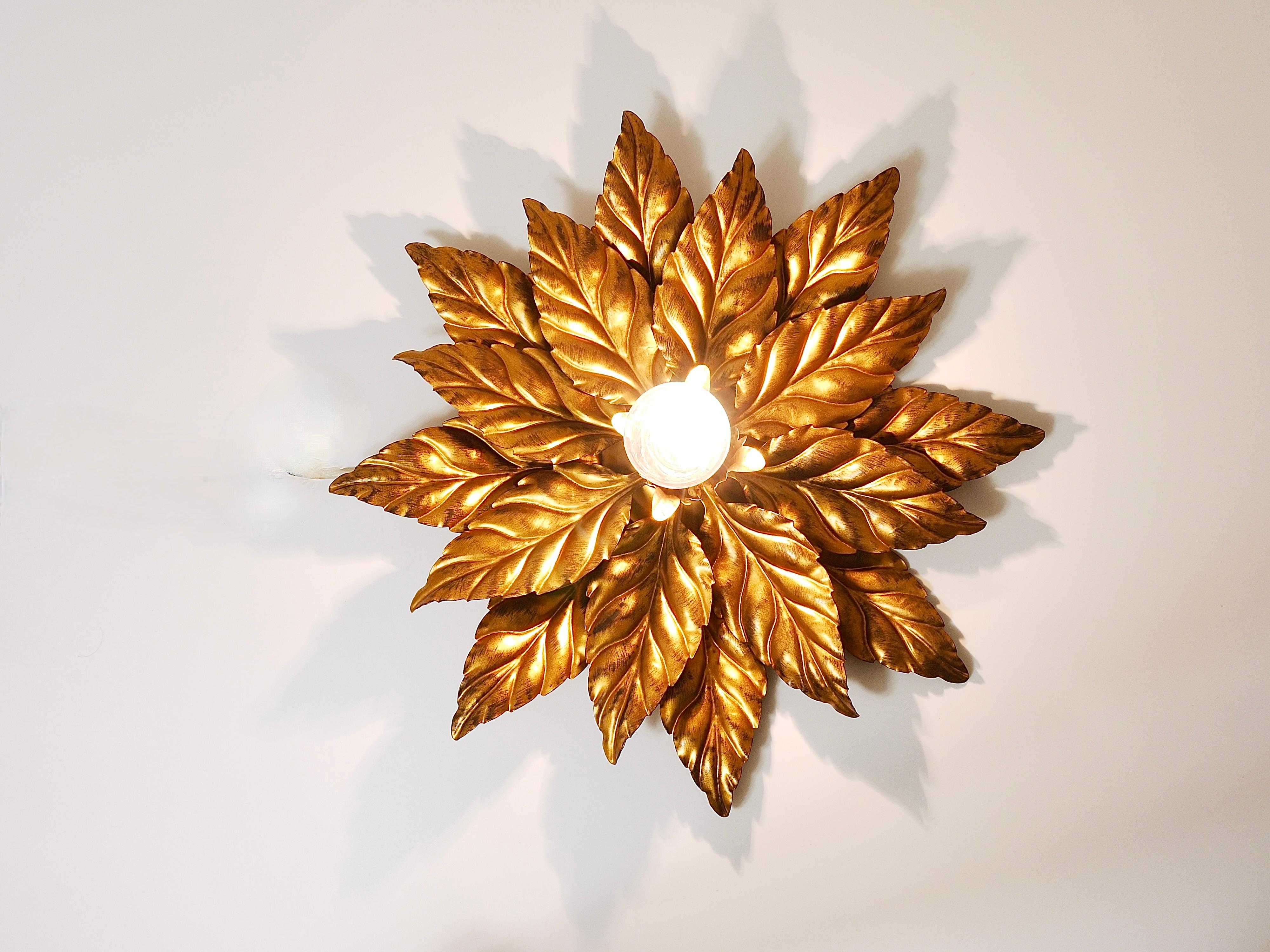 Metallo 4x Hans Kögl Hollywood Regency Florentine Gilt metallo parete soffitto luce sconce in vendita