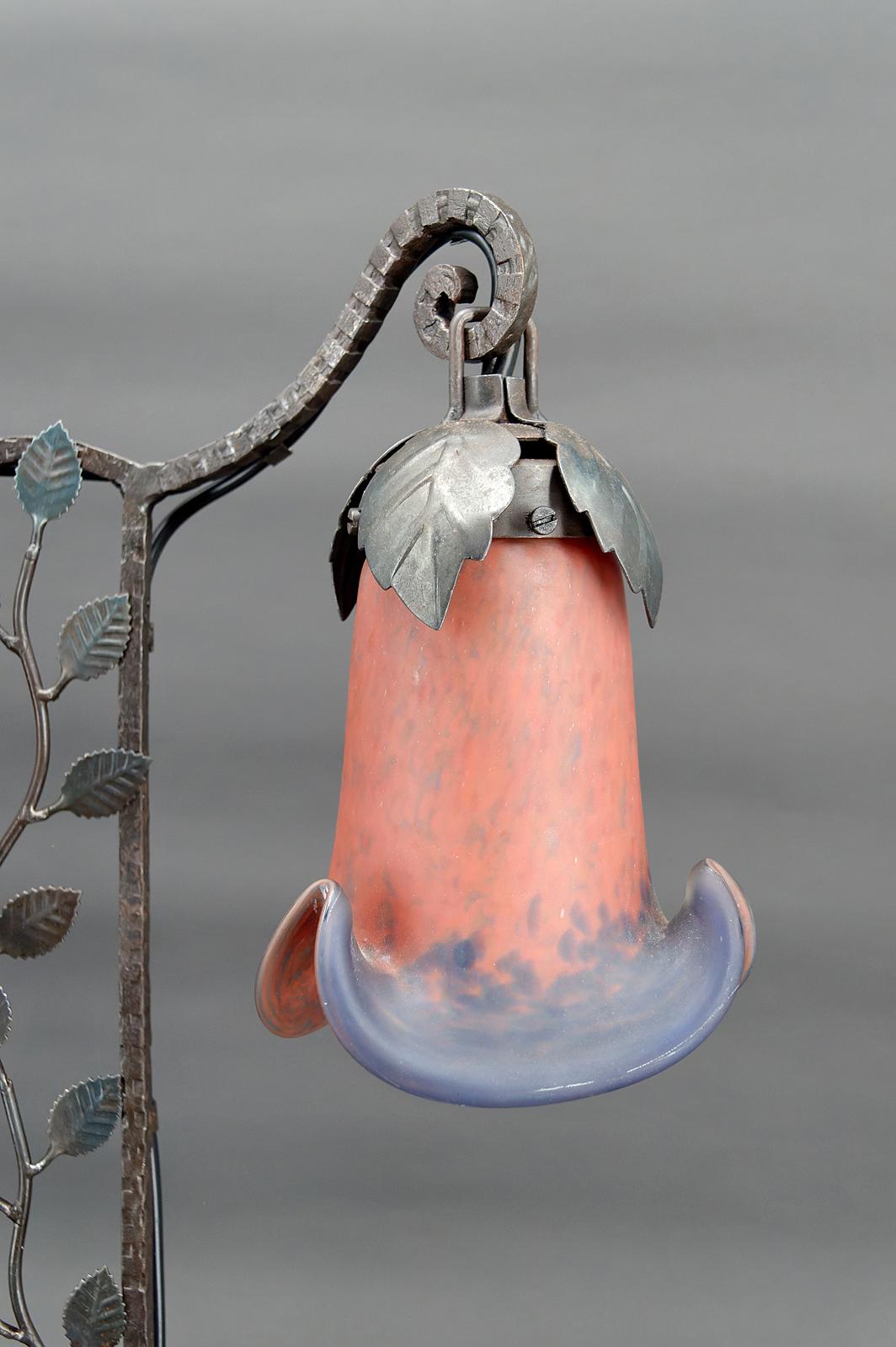 Lampada a due teste in ferro battuto di Muller, Art Deco, Francia, Circa 1920 in vendita 10