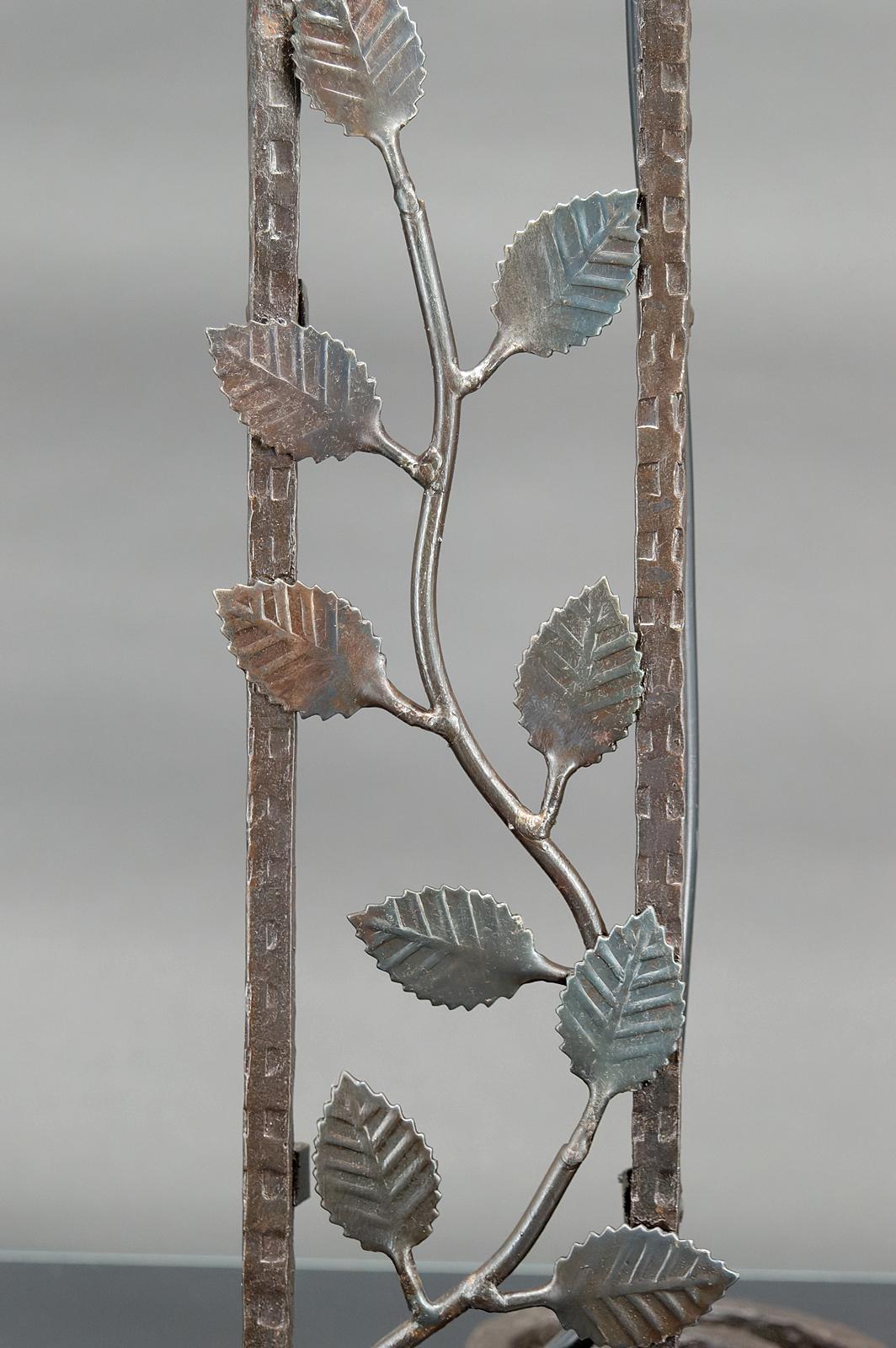 Two-headed wrought iron lamp by Muller, Art Deco, France, Circa 1920 For Sale 1