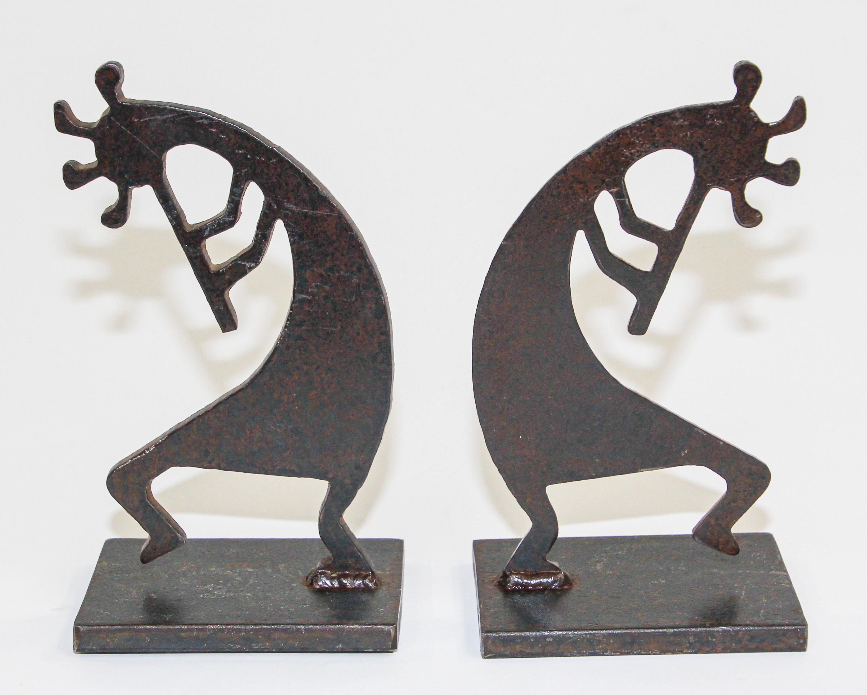 Fait main Deux lourds serre-livres Kokopelli en métal sculpté du Sud-Ouest en vente