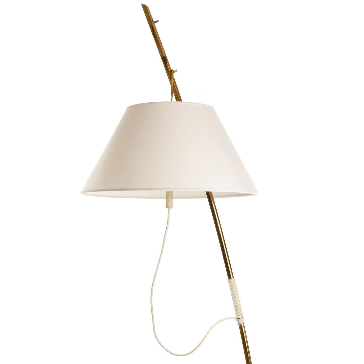 Mid-20th Century One of Two Height Adjustable Kalmar Brass Floor Lamps 'Cavador' No. 2098, 1960 For Sale