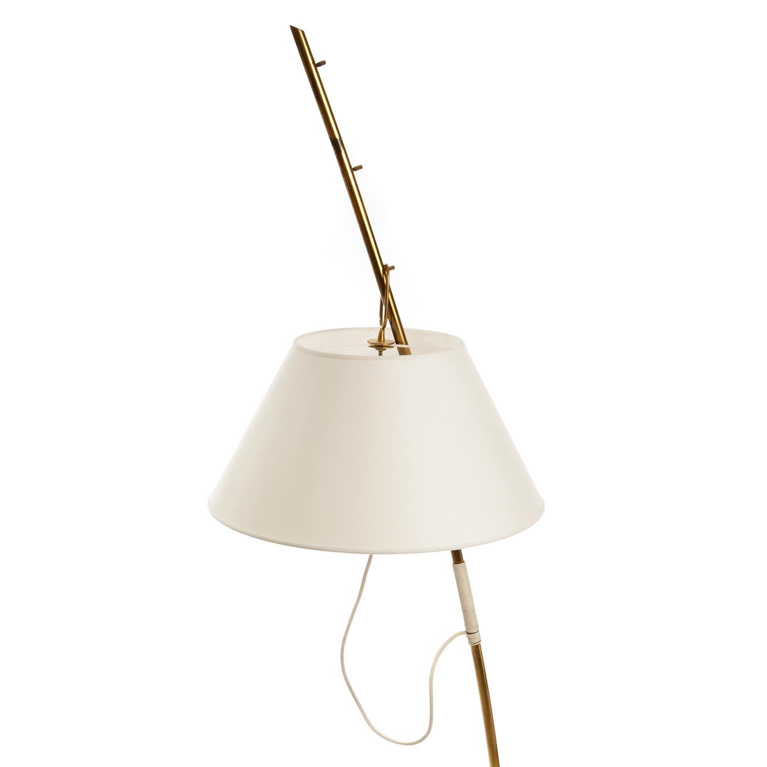 One of Two Height Adjustable Kalmar Brass Floor Lamps 'Cavador' No. 2098, 1960 For Sale 1