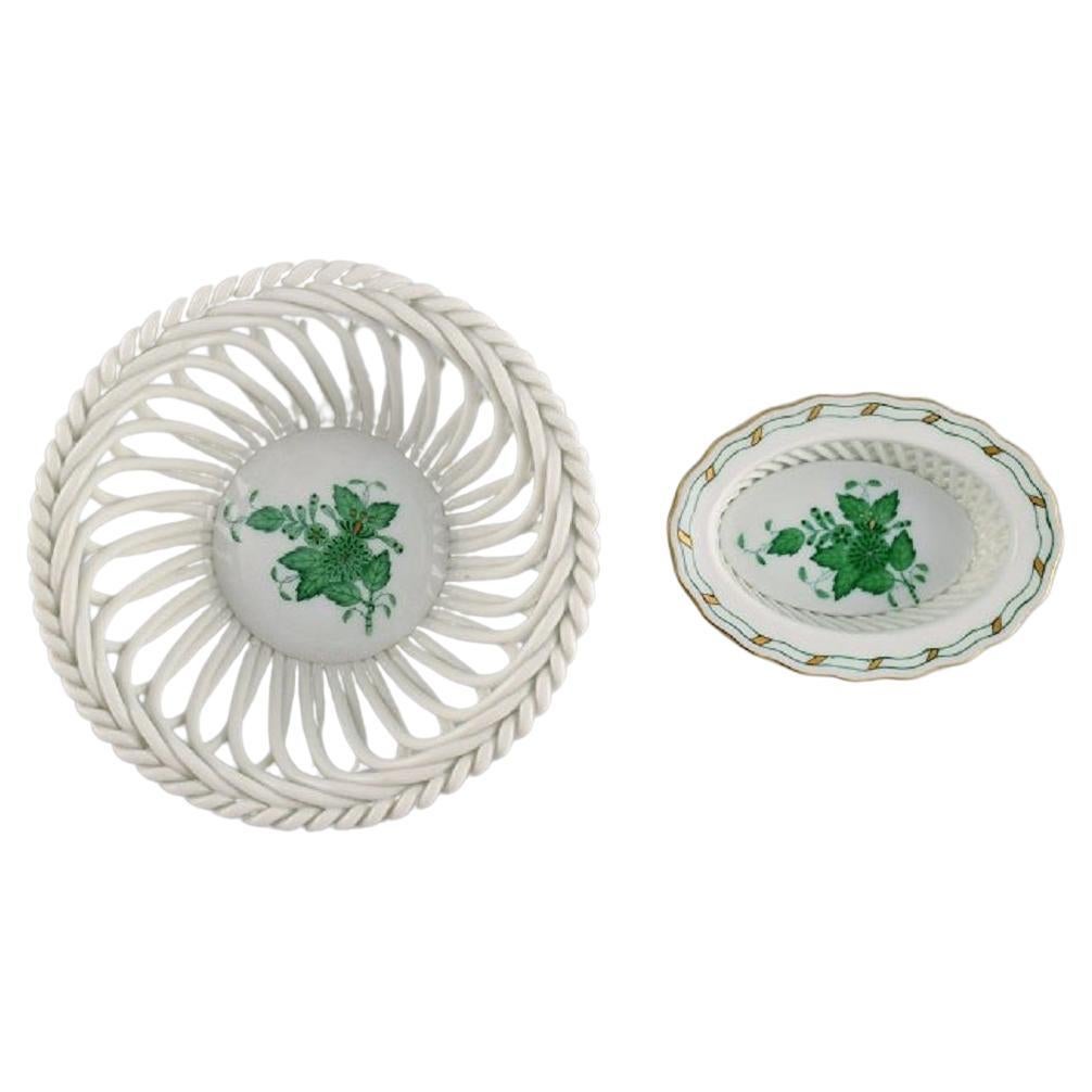 Two Herend bowls in openwork porcelain with hand-painted flowers.