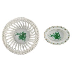 Two Herend bowls in openwork porcelain with hand-painted flowers.