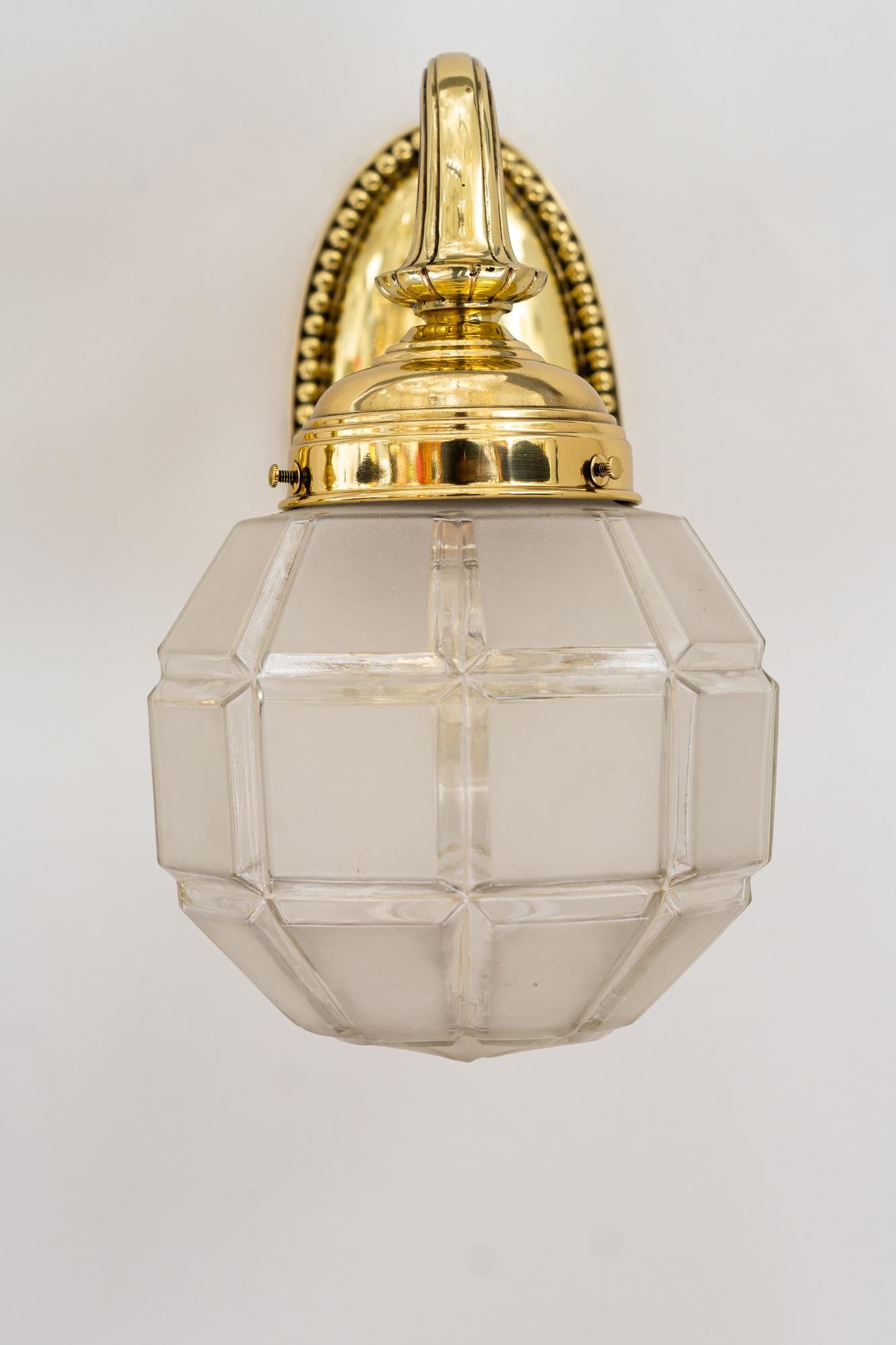 Zwei historistische Wandlampen Wien um 1890 (Lackiert) im Angebot