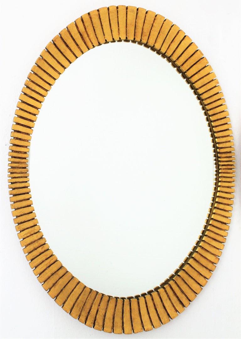 Hollywood Regency Francisco Hurtado Scalloped Giltwood Oval Mirror, 1950s In Good Condition For Sale In Barcelona, ES