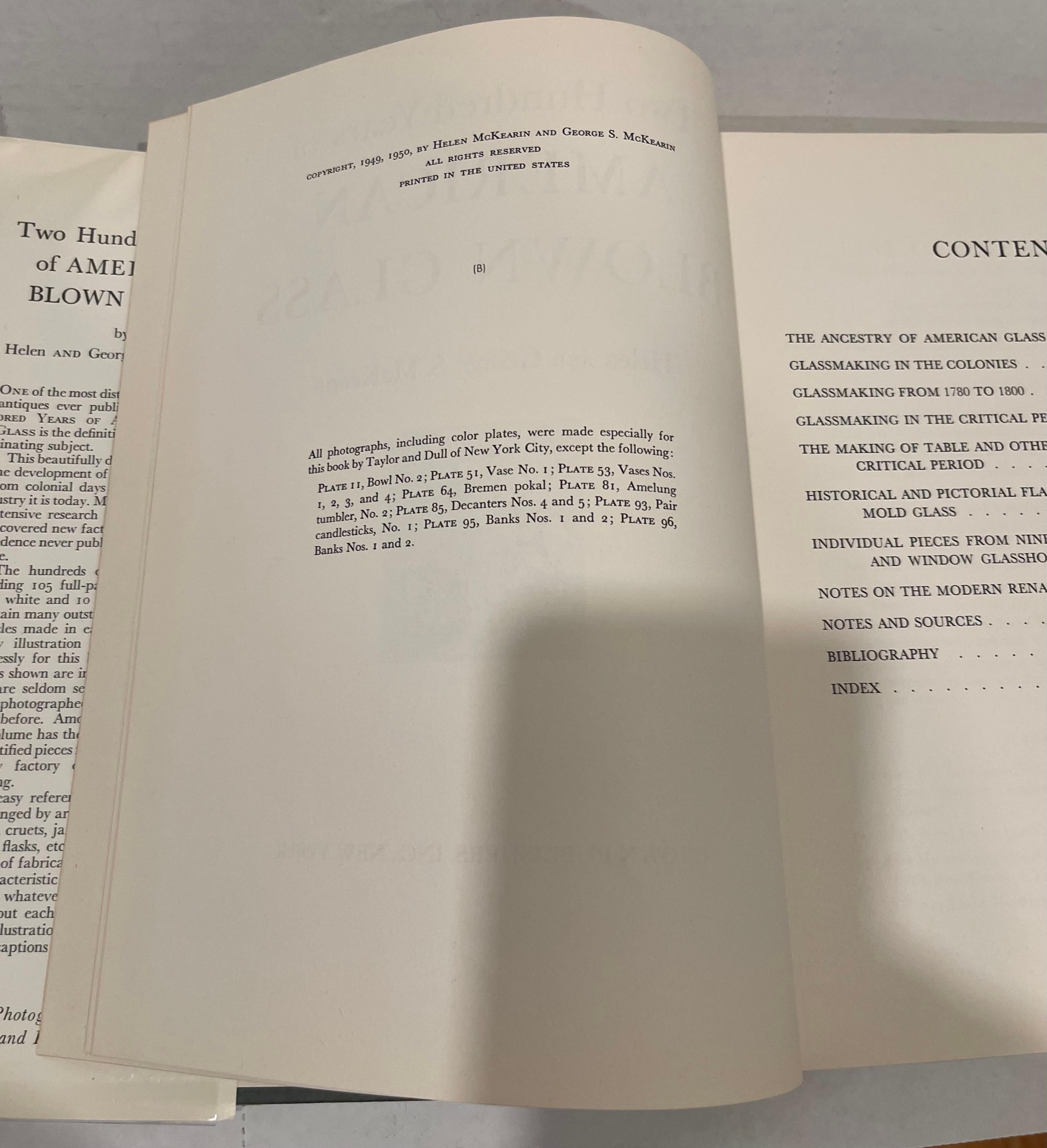 Two Hundred Years of American Blown Glass Book 1st Edition In Good Condition For Sale In Stamford, CT