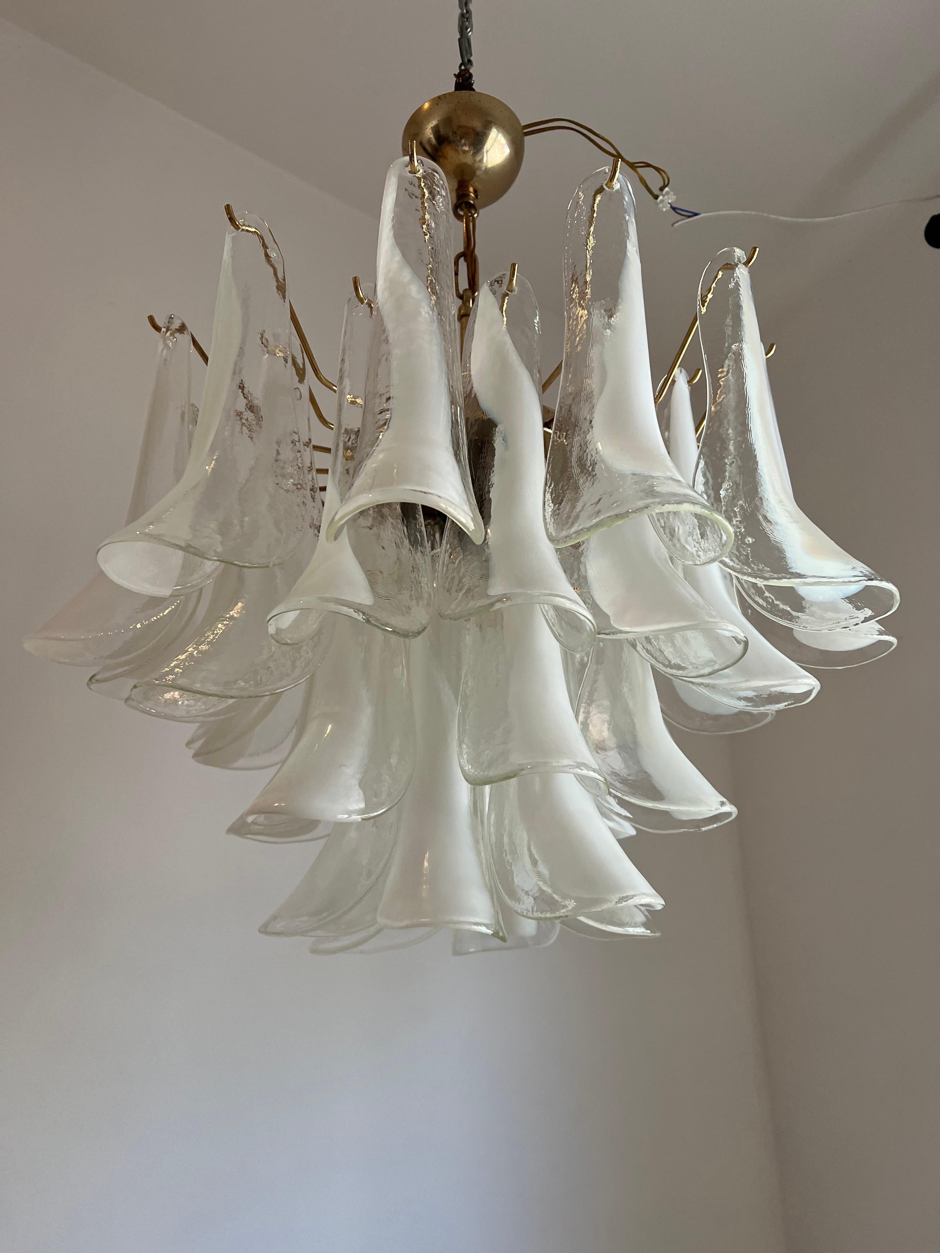 Italiano Due lampadari firmati identici della metà del secolo scorso, La Murrina in vetro di Murano in vendita