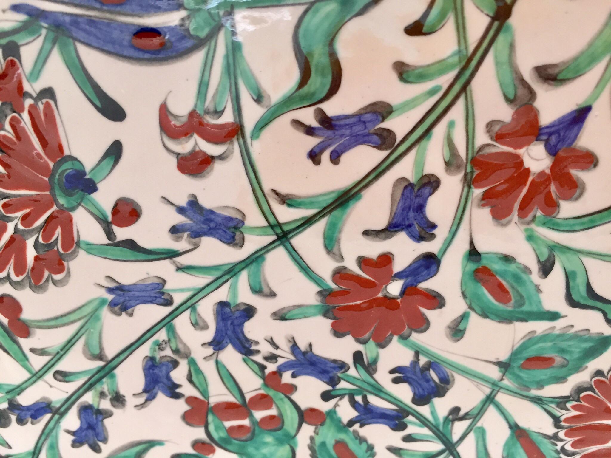Zwei IKaros Hand gemalt Nelken & Tulpen Dekorative Teller Rhodos:: Griechenland im Zustand „Gut“ in North Hollywood, CA