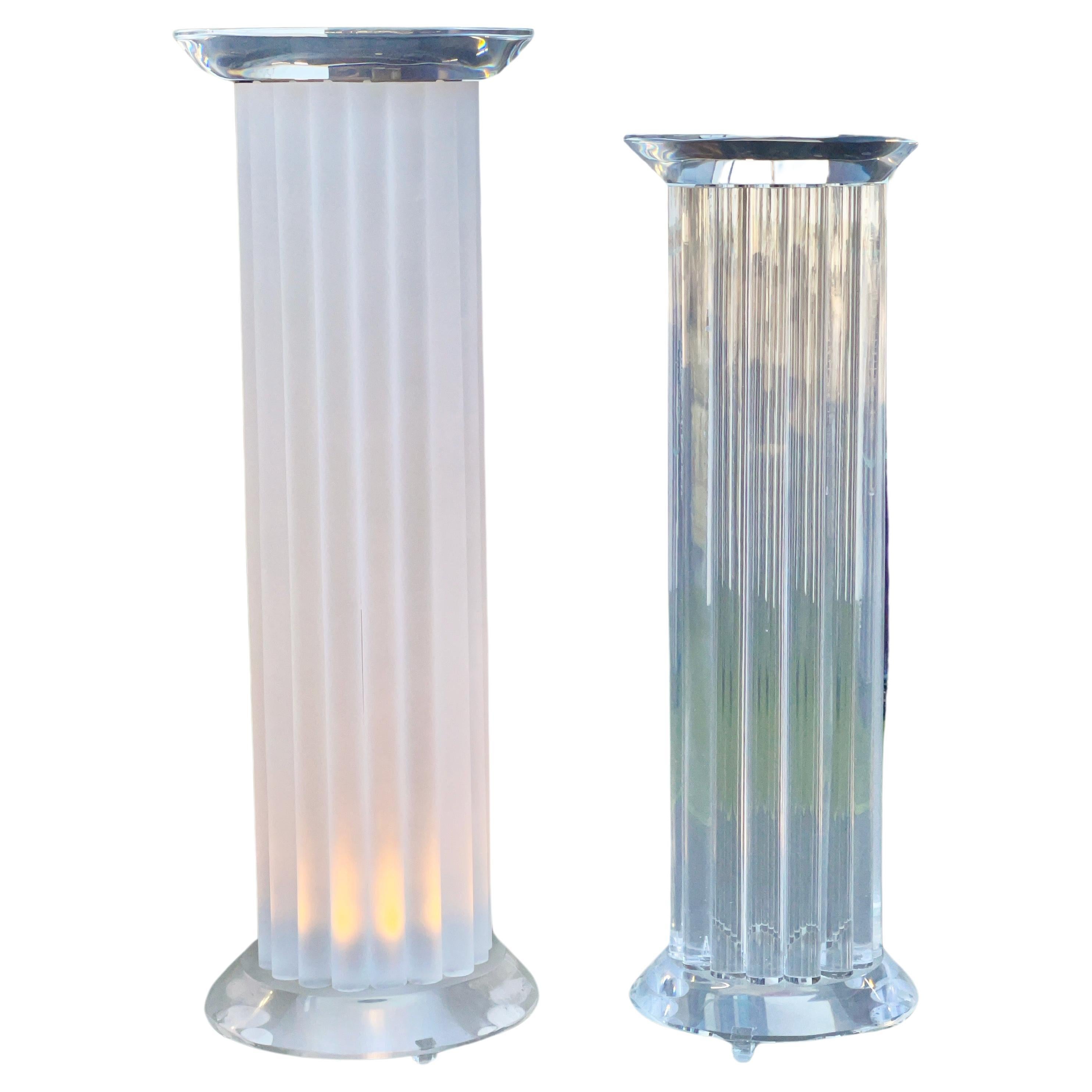 Zwei beleuchtete Lucite Pedestal Display Säulen