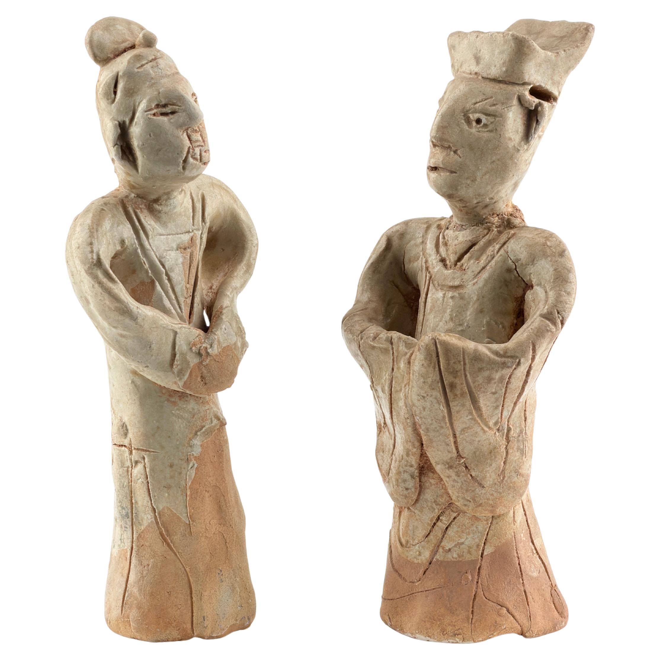 Due Mingqi in pietra arenaria incisa, periodo delle Cinque Dinastie e dei Dieci Regni (907-979)