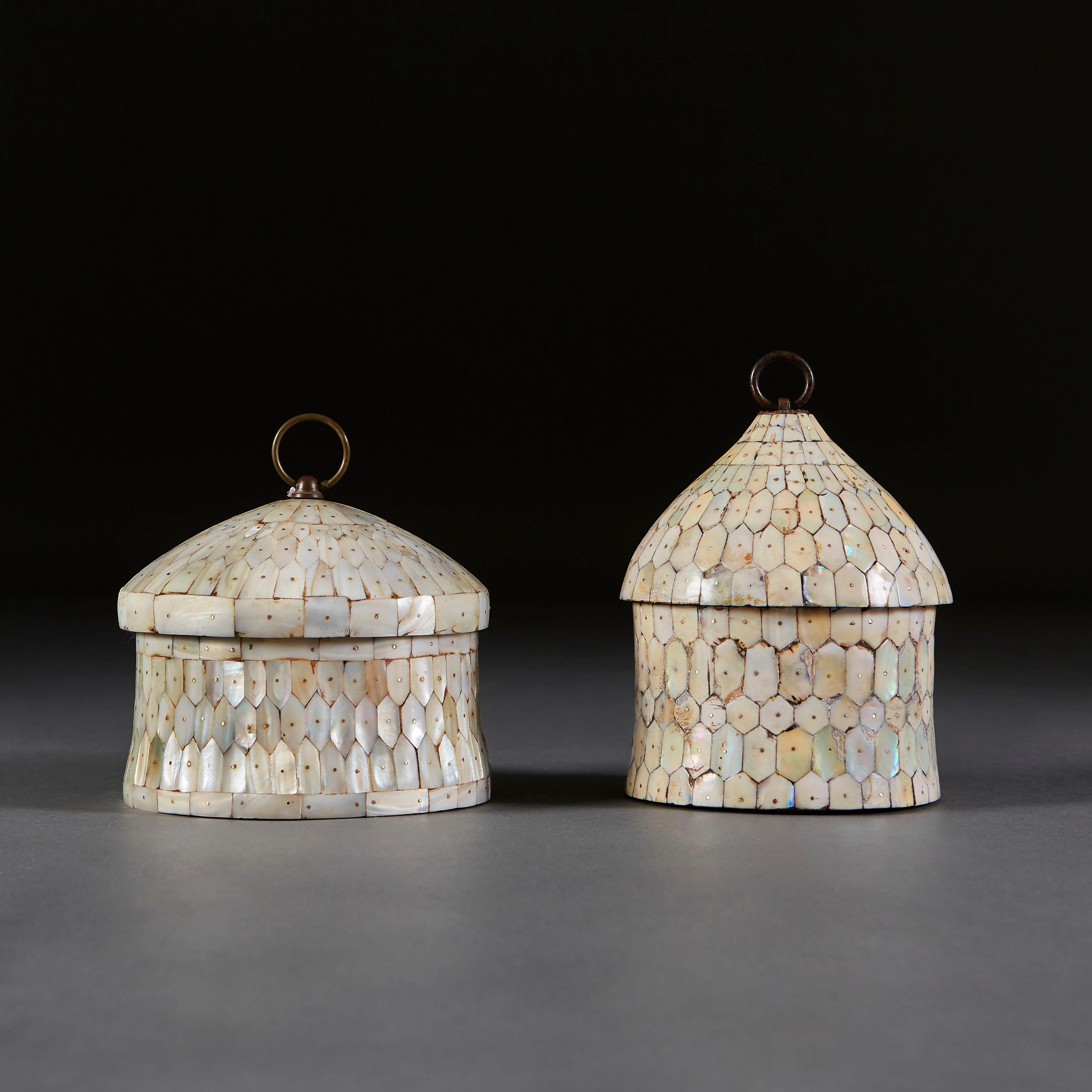Two Indian Mother of Pearl Domed Boxes In Good Condition In London, GB