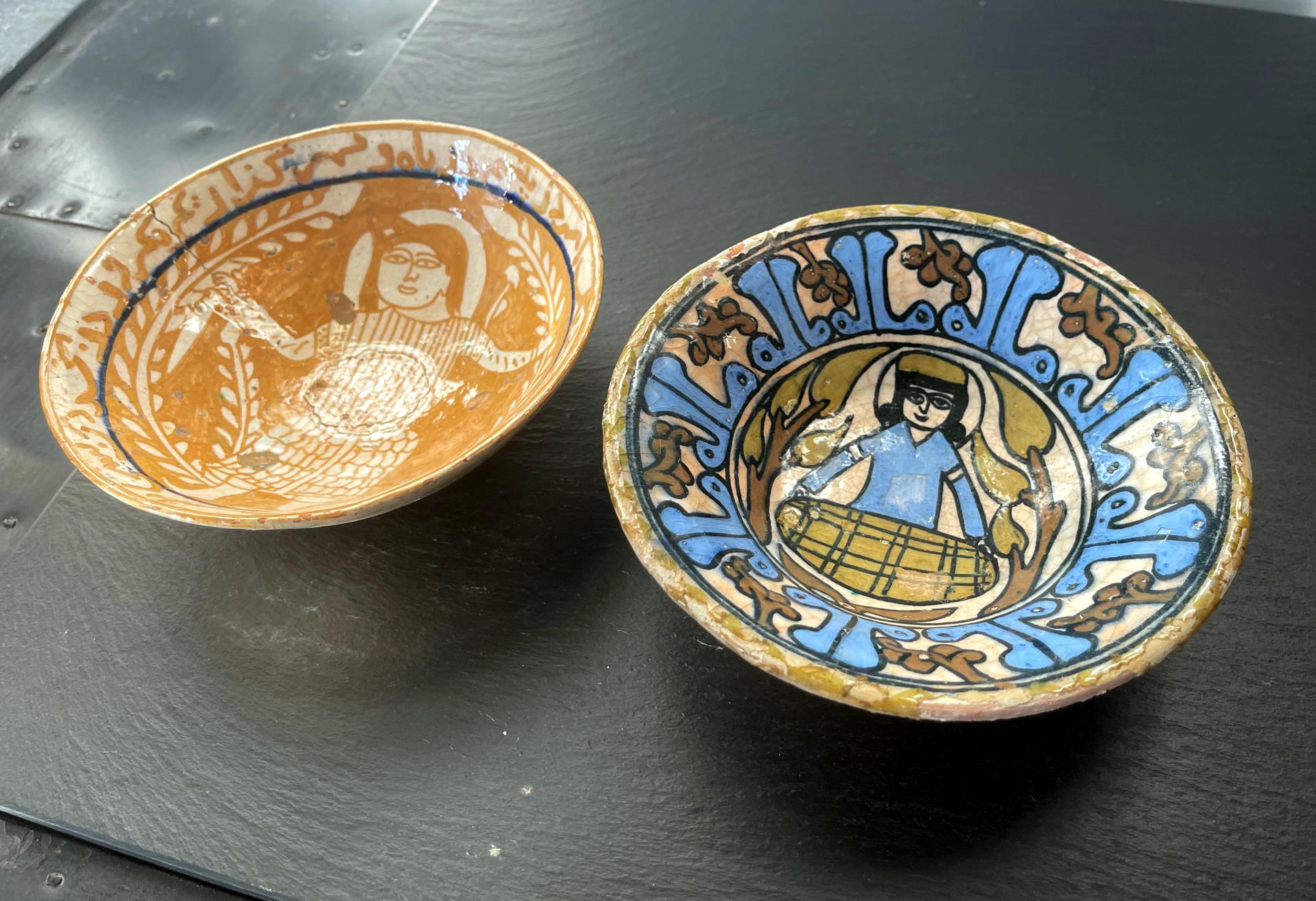 Deux bols en poterie émaillée islamique Nishapur en vente 8
