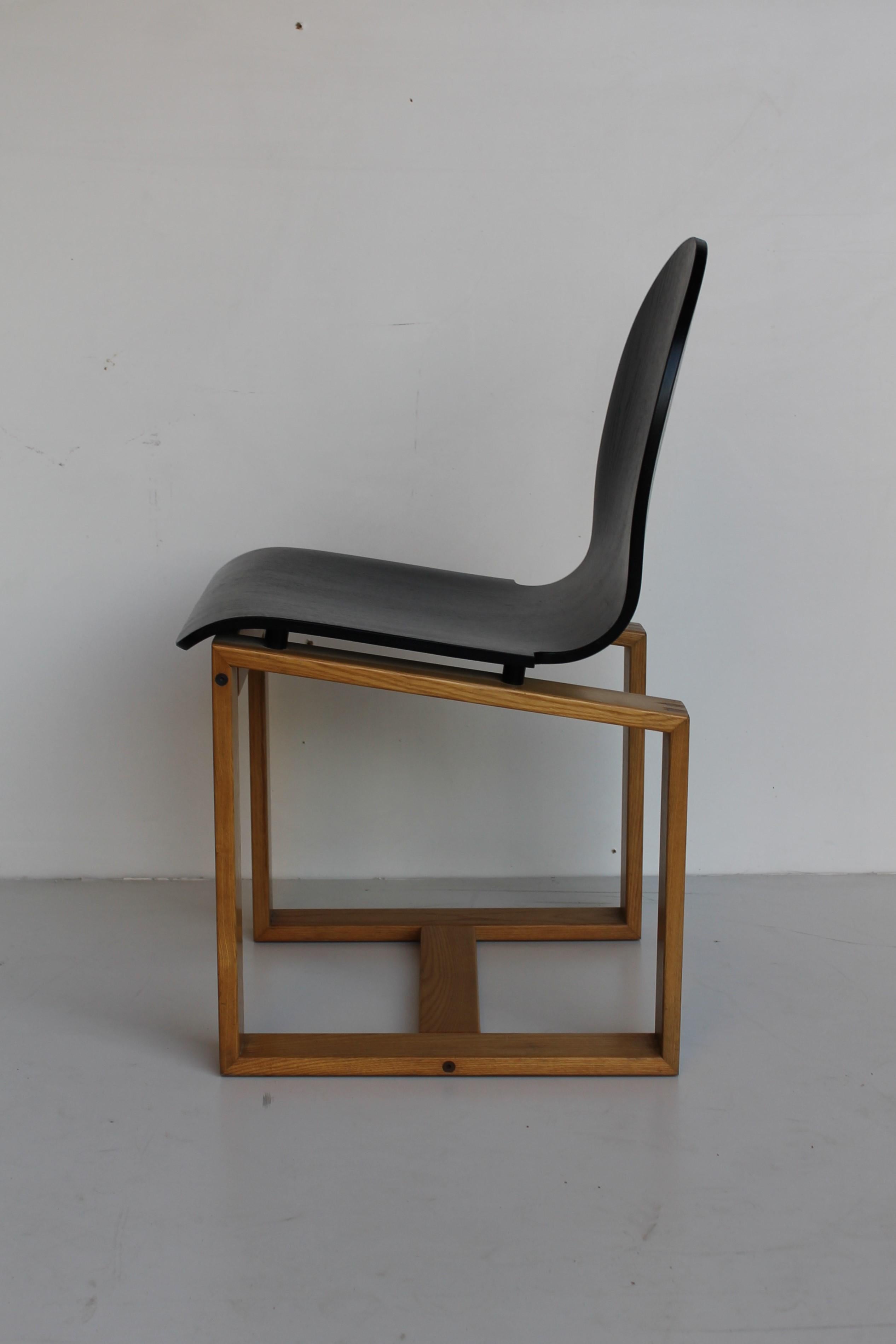 Mid-Century Modern Pair of Mid-Century Italian Chairs, Cubic Wood Structure and Curved Seat, 1970s For Sale