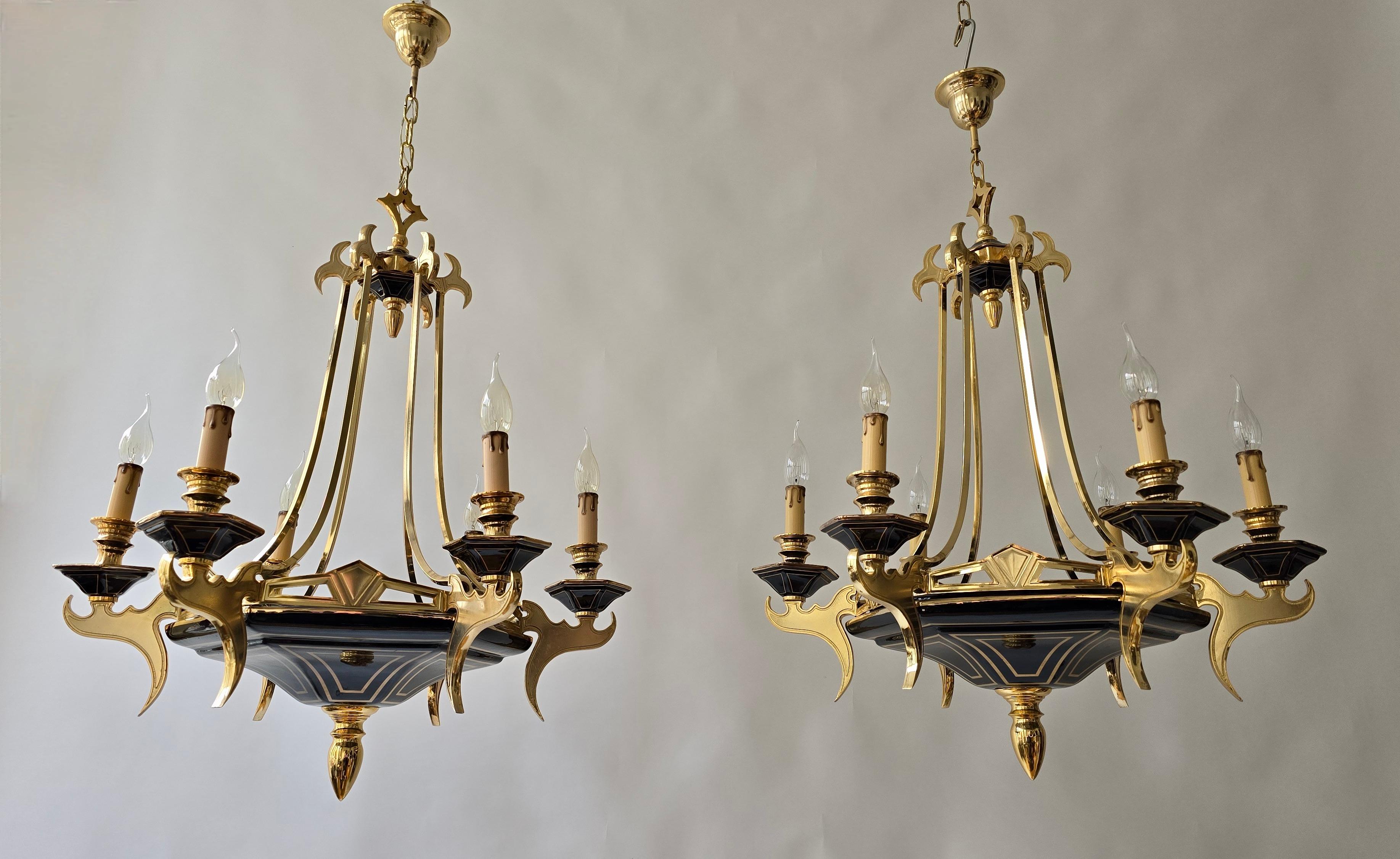 Two Italian Brass and Porcelain Chandeliers, circa 1970-1980 In Good Condition For Sale In Antwerp, BE