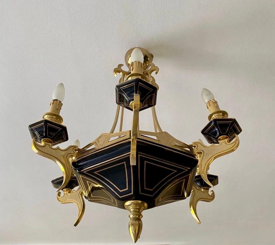 Two Italian Brass and Porcelain Chandeliers, circa 1970-1980 For Sale 1