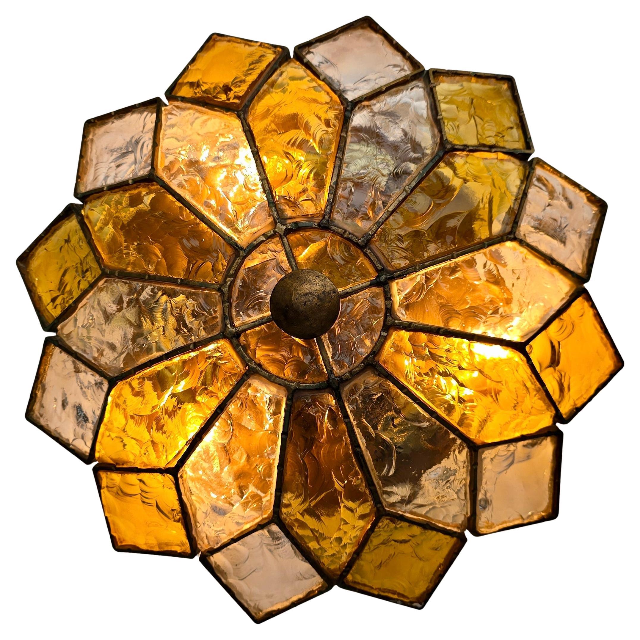 Dos Brutalista Italiano Glam Flush Mount de Cristal Texturizado en Acero Acabado Latón en venta