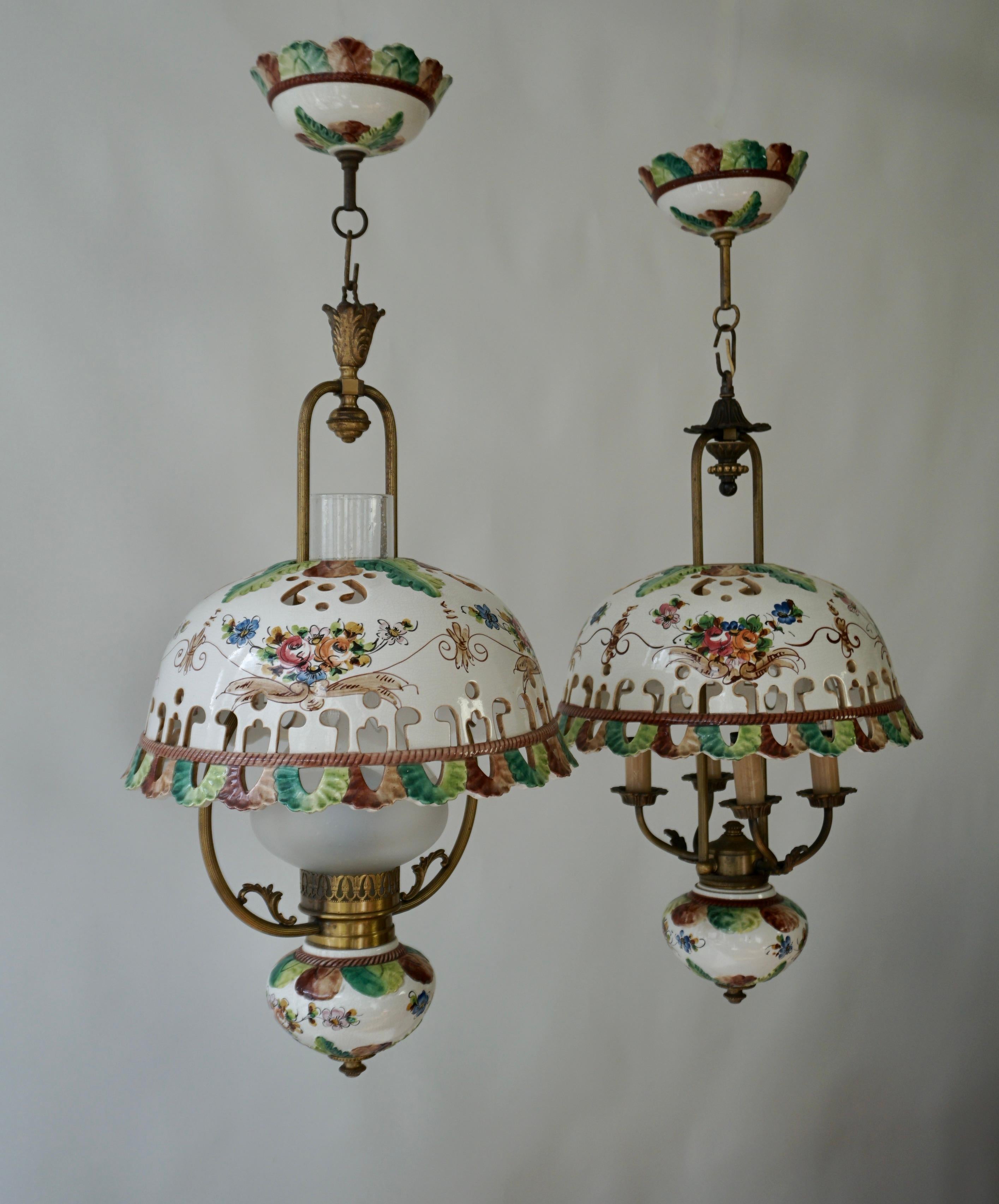 Deux Lights italiens en céramique à fleurs en vente 1