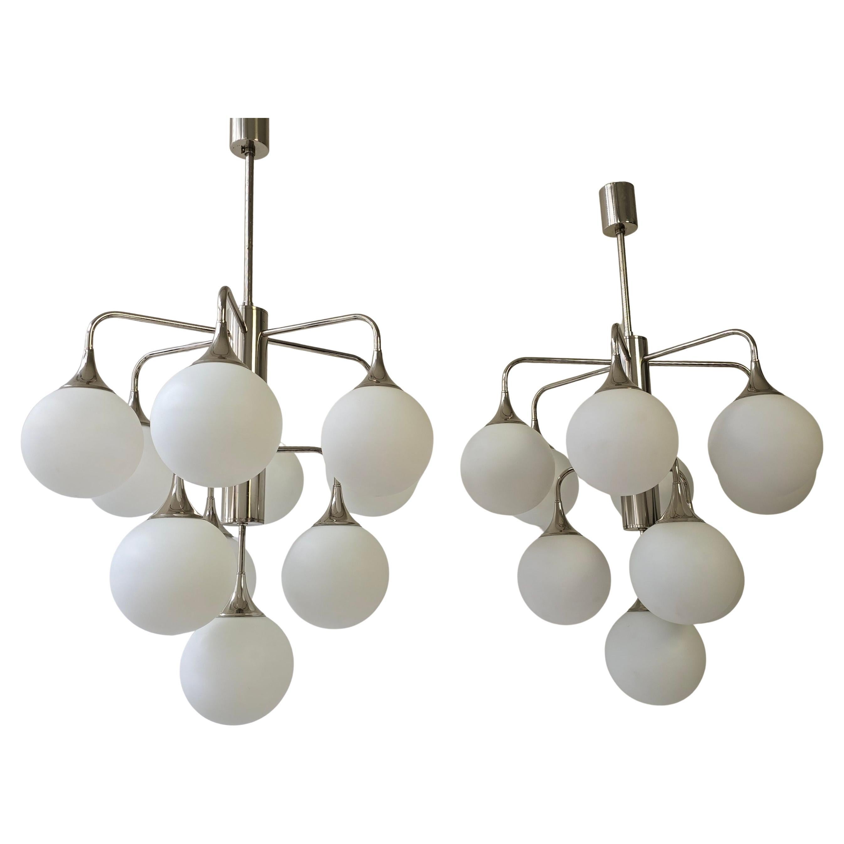 Italiano Cinque  Lampadari italiani in cromo con 10 globi opalini in vendita