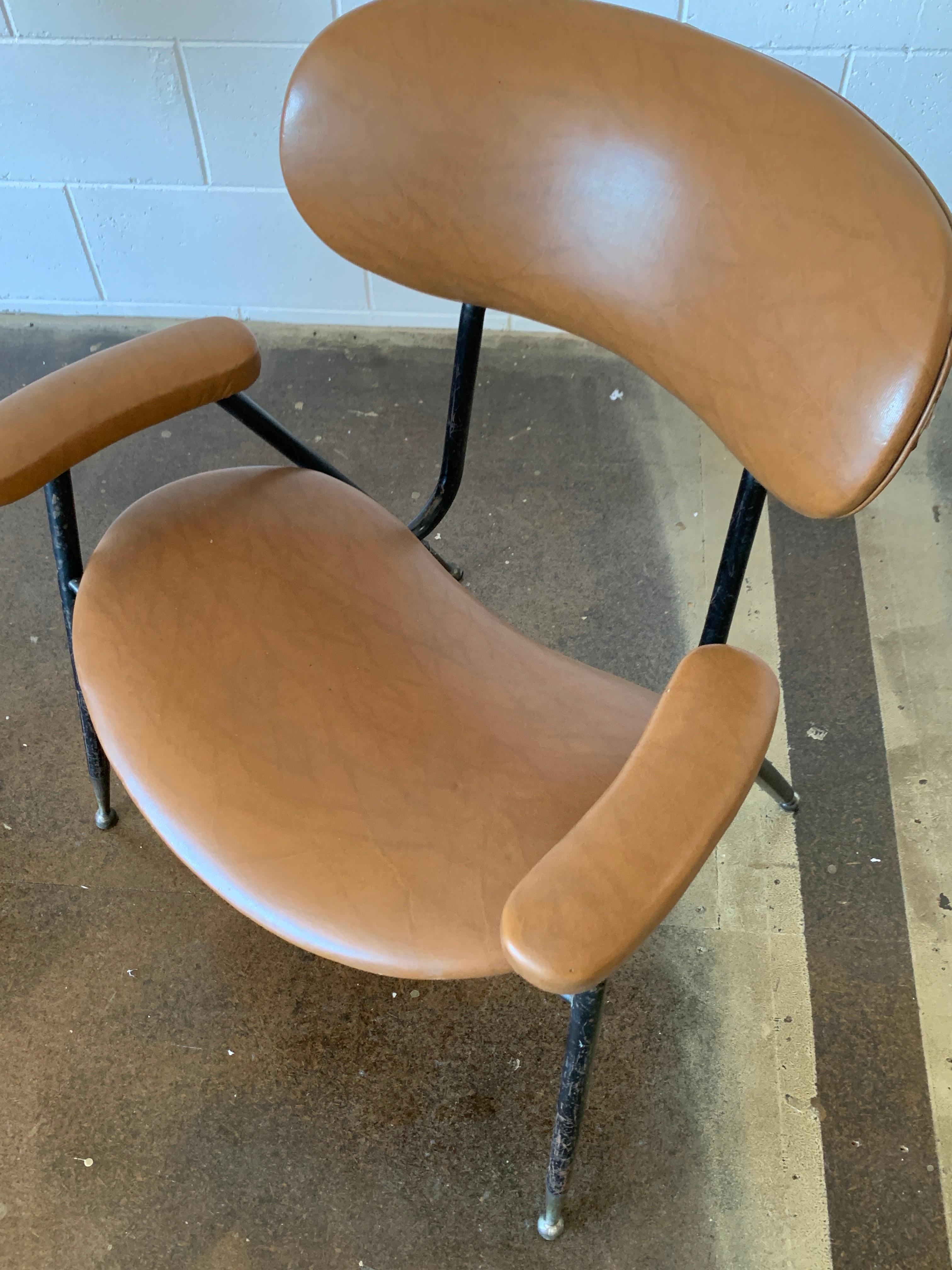 Deux chaises italiennes en faux cuir de Gastone Rinaldi pour RIMA, années 1960  en vente 12
