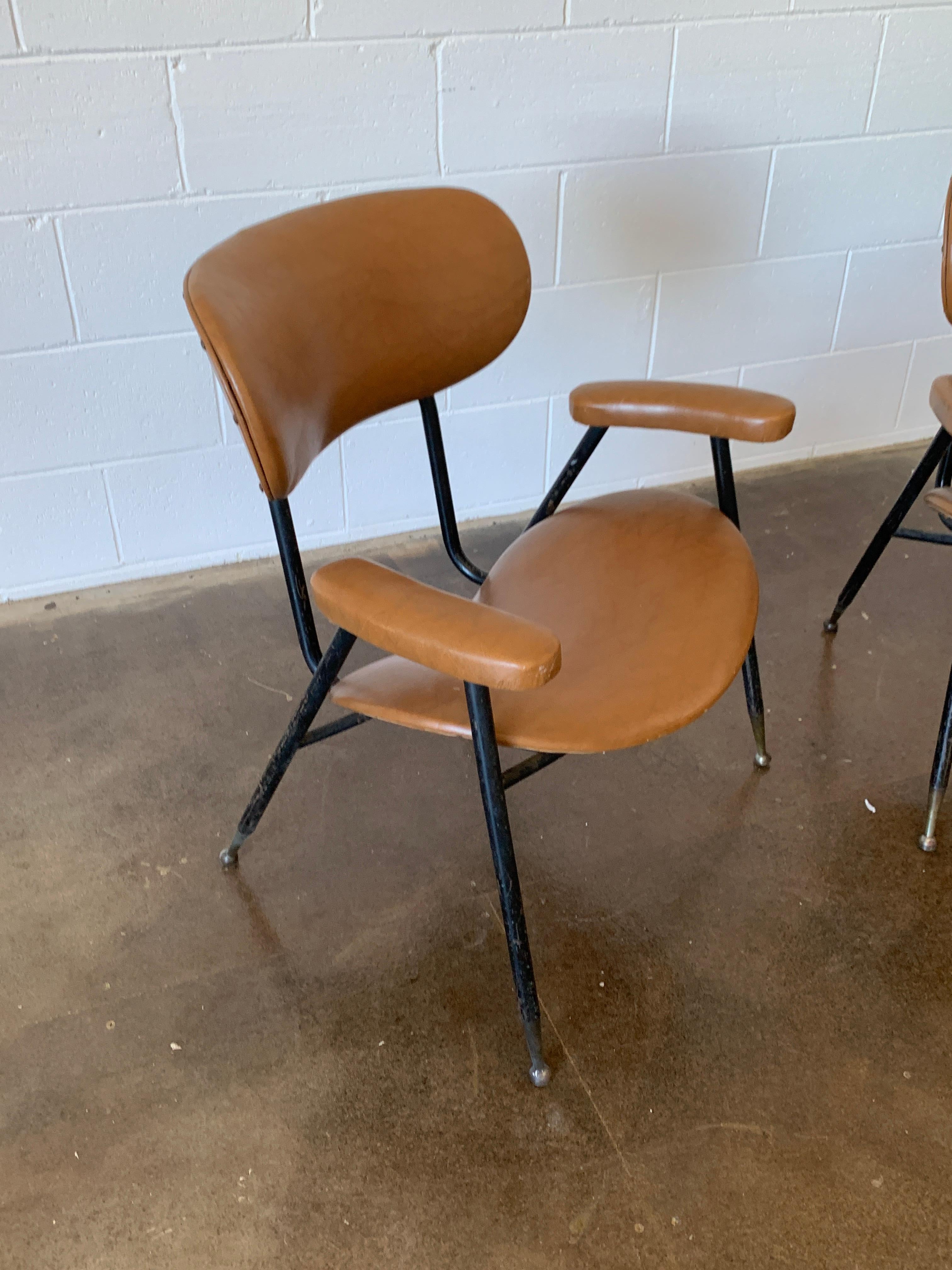 Mid-Century Modern Deux chaises italiennes en faux cuir de Gastone Rinaldi pour RIMA, années 1960  en vente